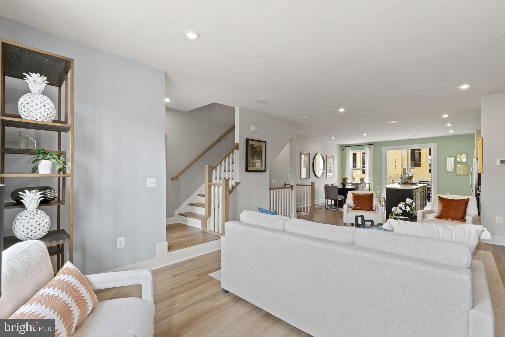 BRADLEY SQUARE - Residential