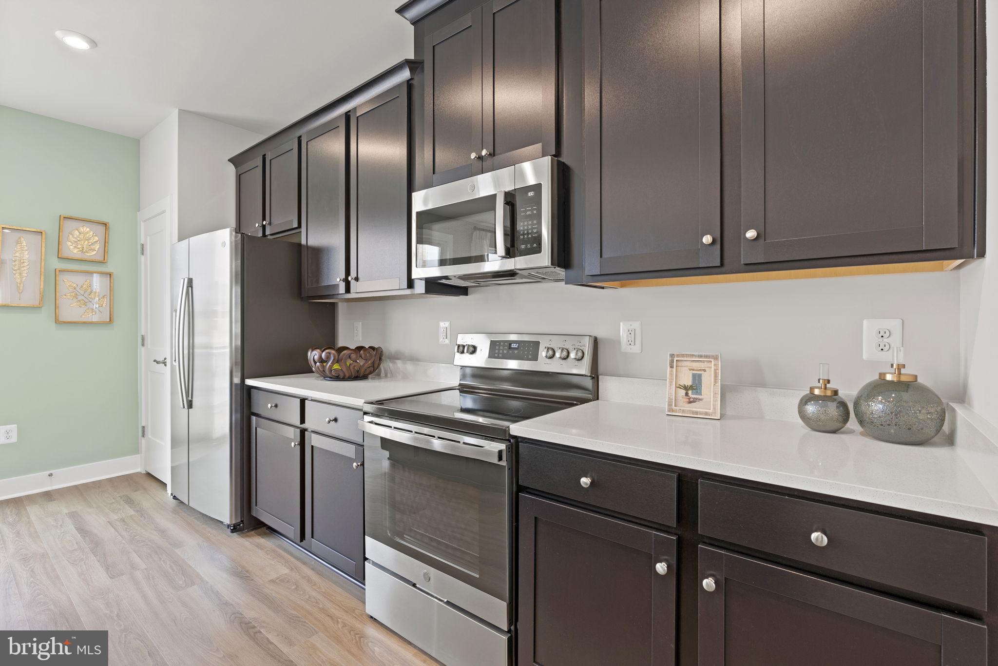 BRADLEY SQUARE - Residential