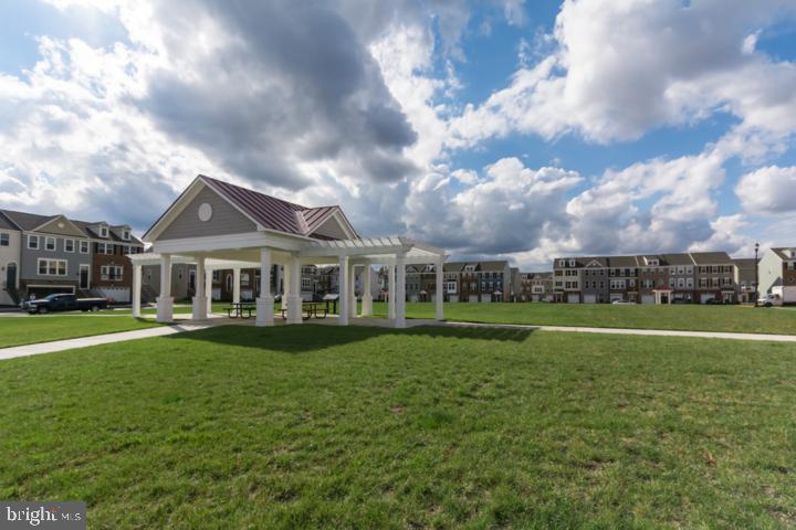 BRADLEY SQUARE - Residential