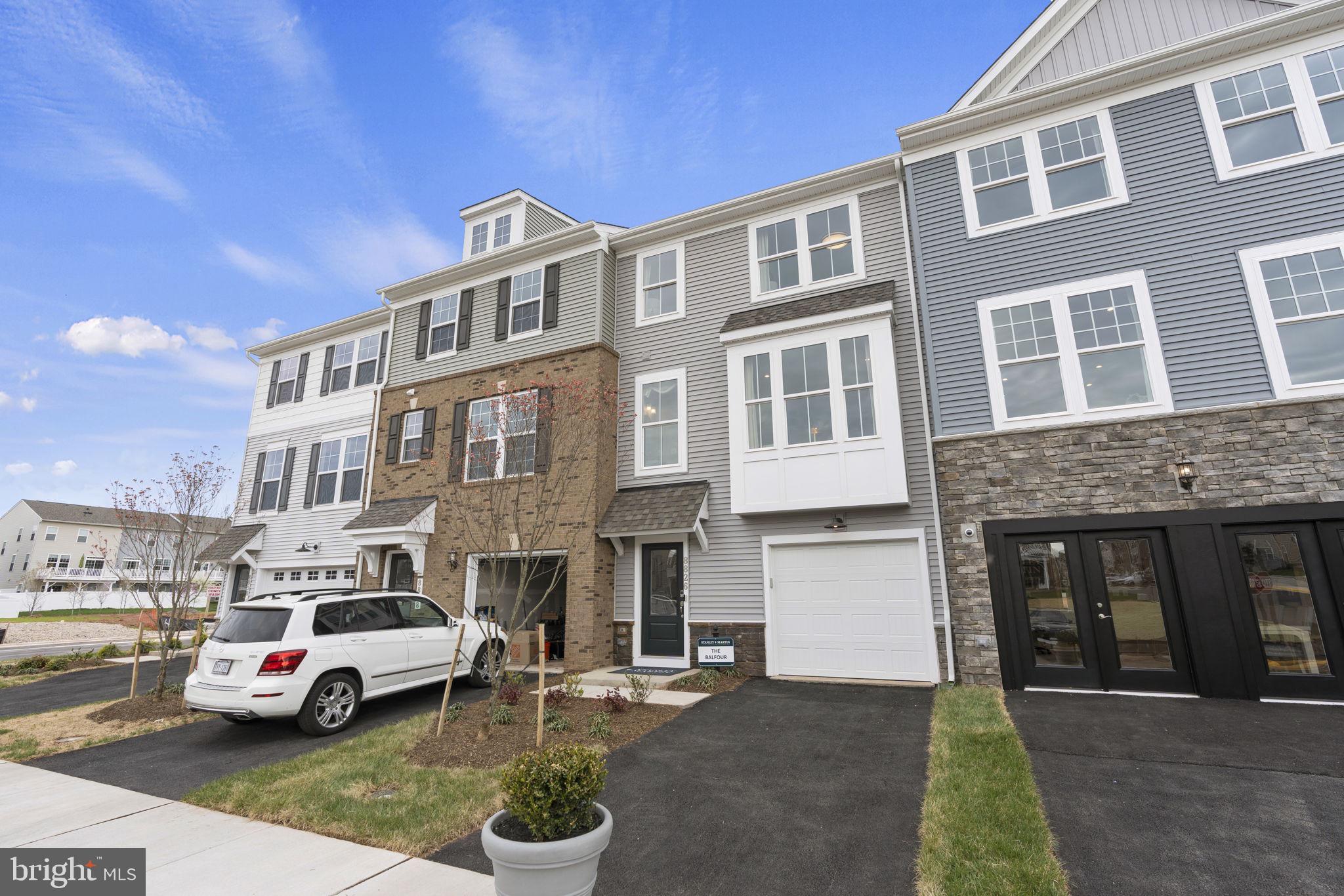 BRADLEY SQUARE - Residential