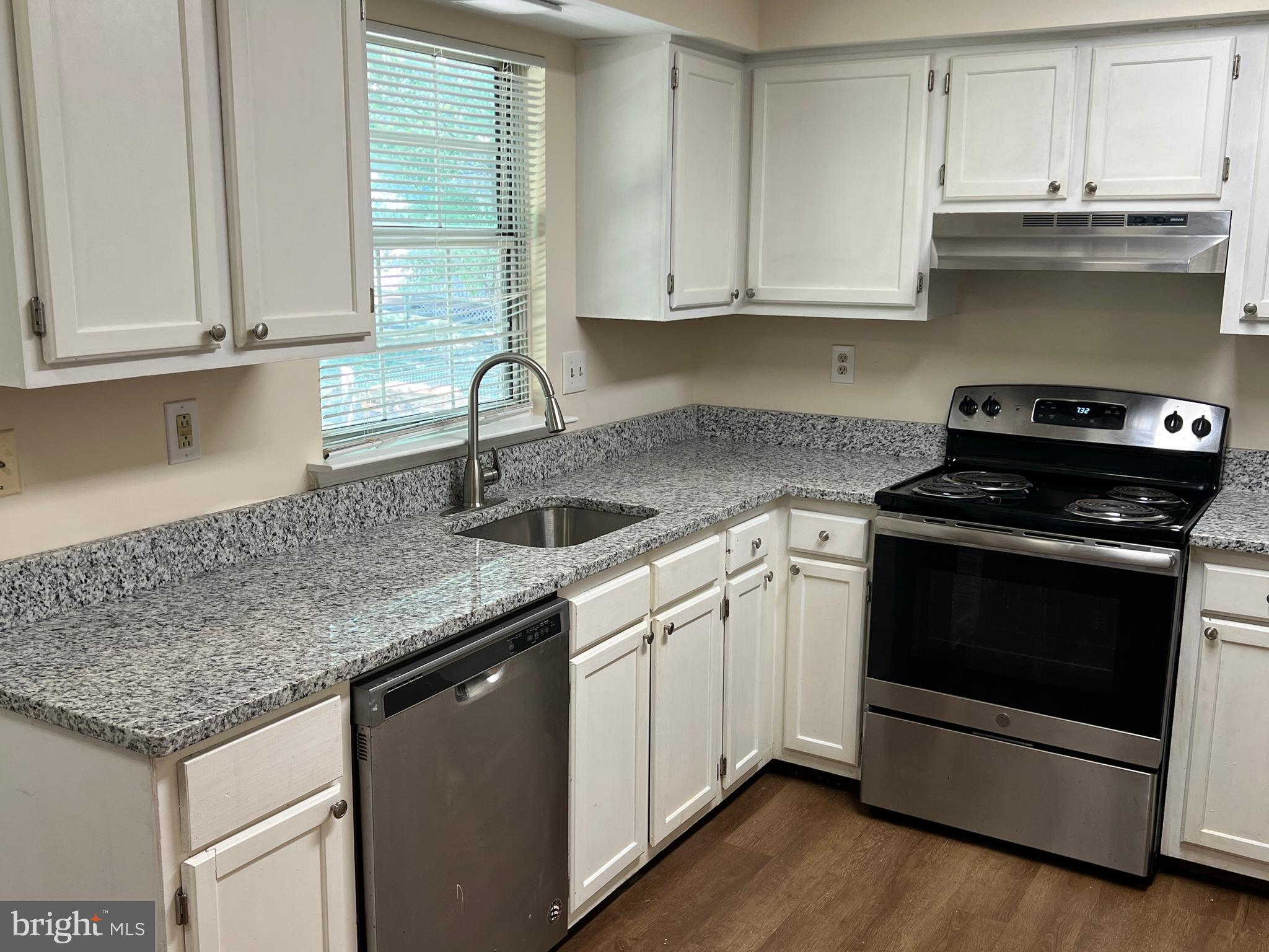 HAMPSHIRE - Residential Lease