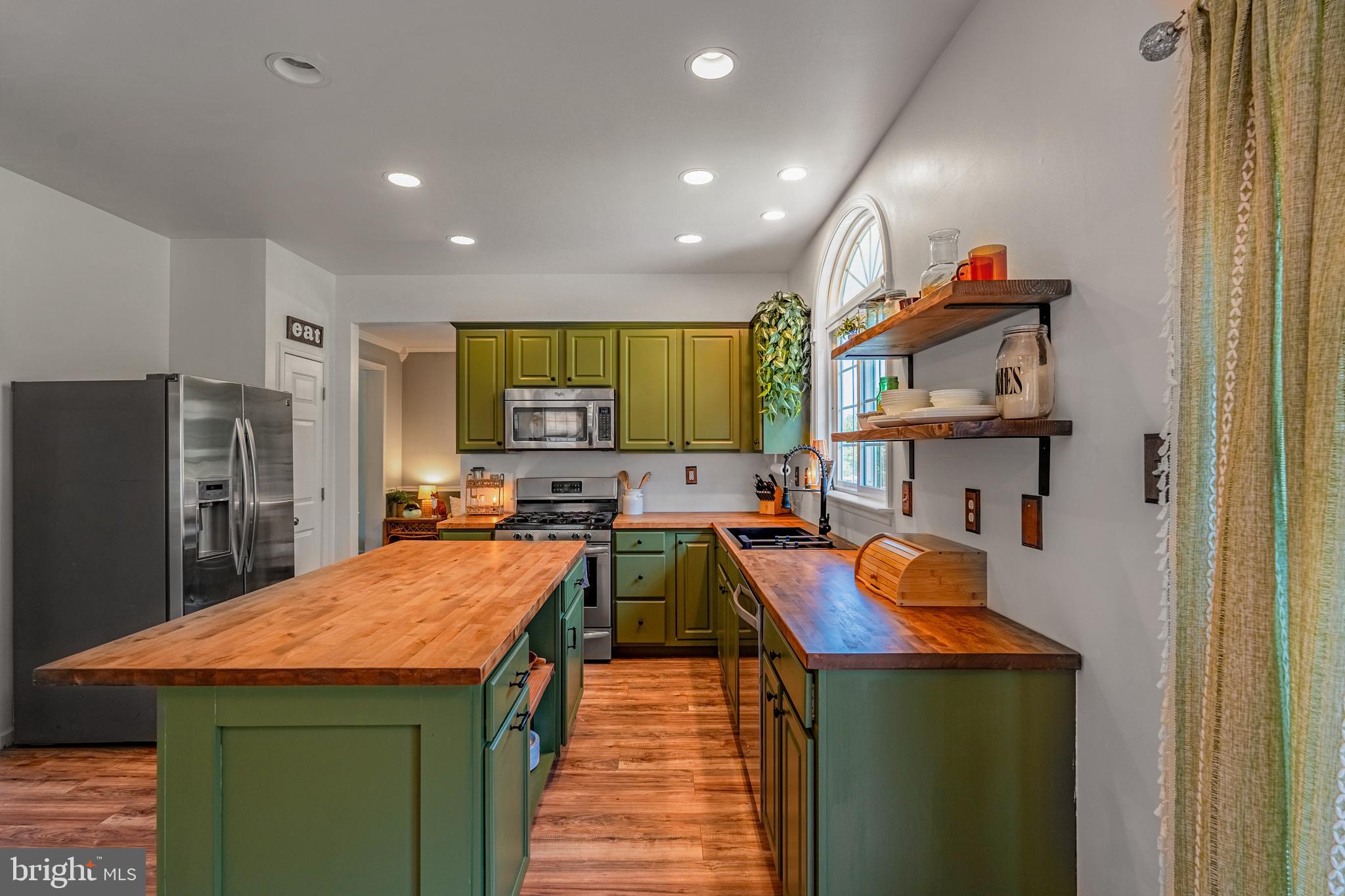 1032 FALLBROOK LANE
