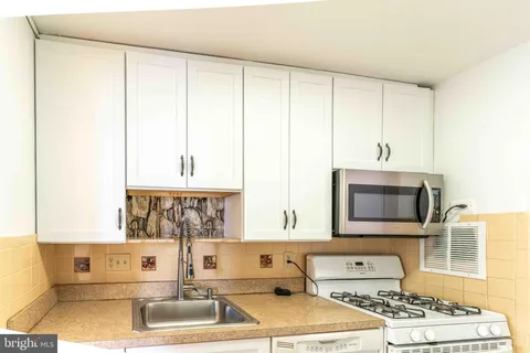 4343 Cherry Hill Road Unit 305, Arlington, VA MLS: VAAR2054180
