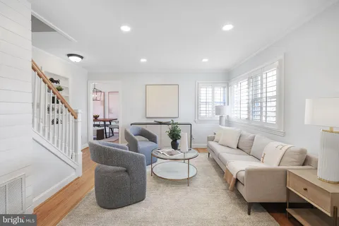 6912 Duke Drive, Alexandria, VA MLS: VAFX2236320