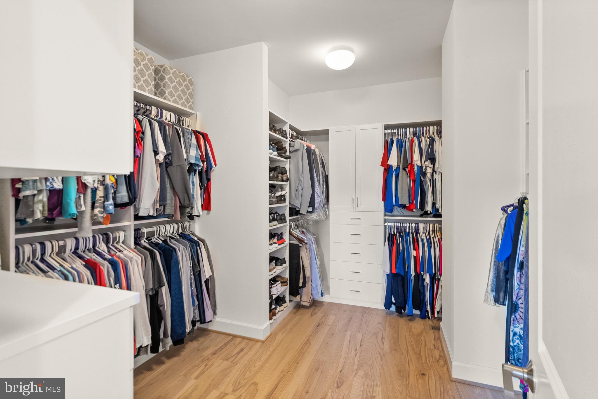 ONE LOUDOUN - Residential