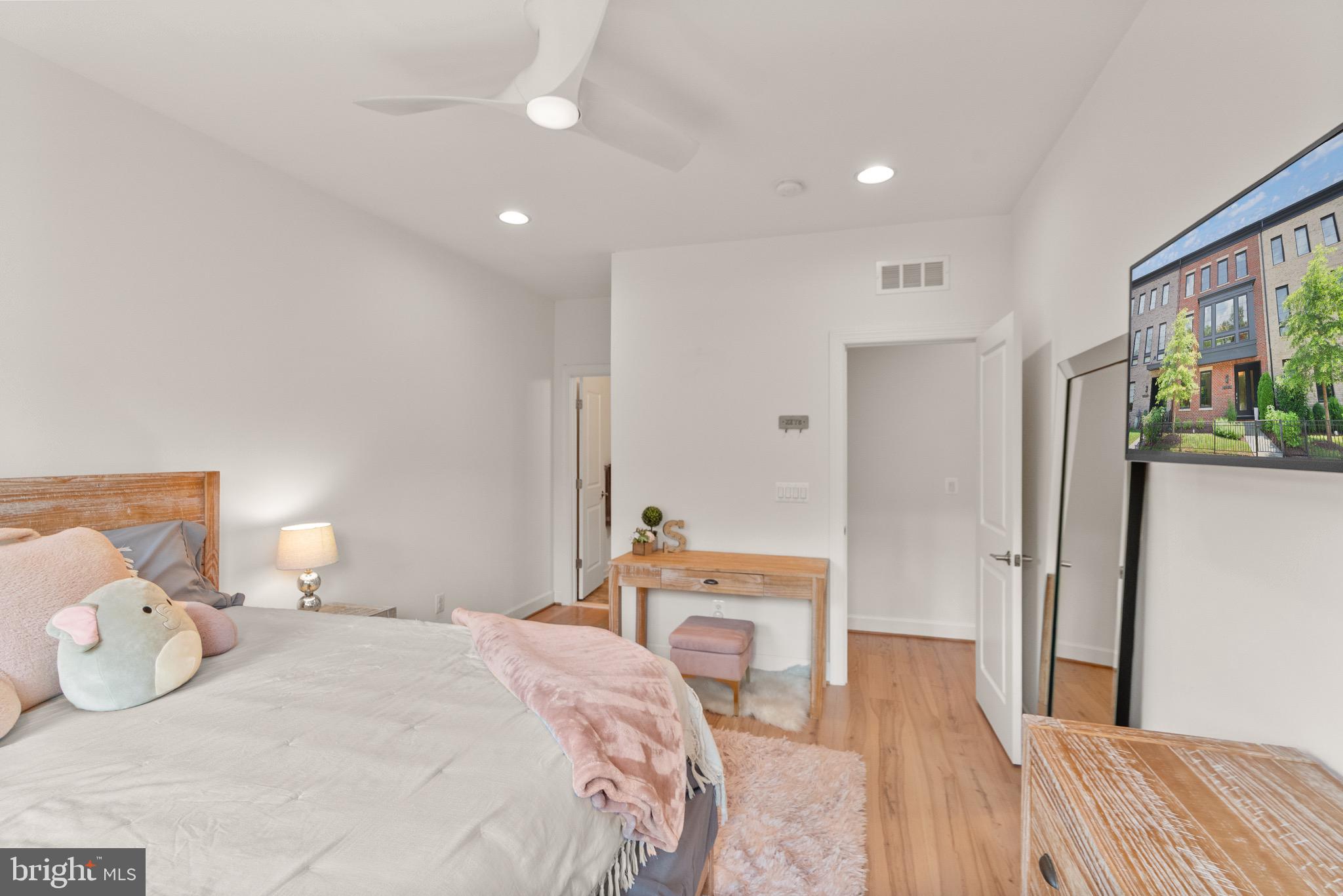 ONE LOUDOUN - Residential