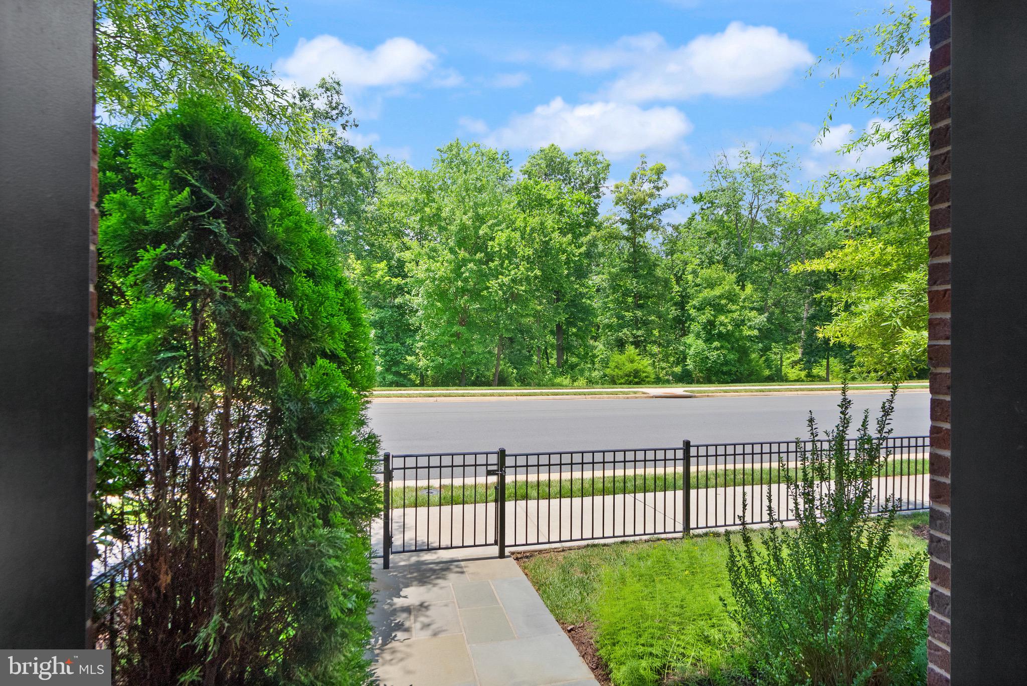 ONE LOUDOUN - Residential