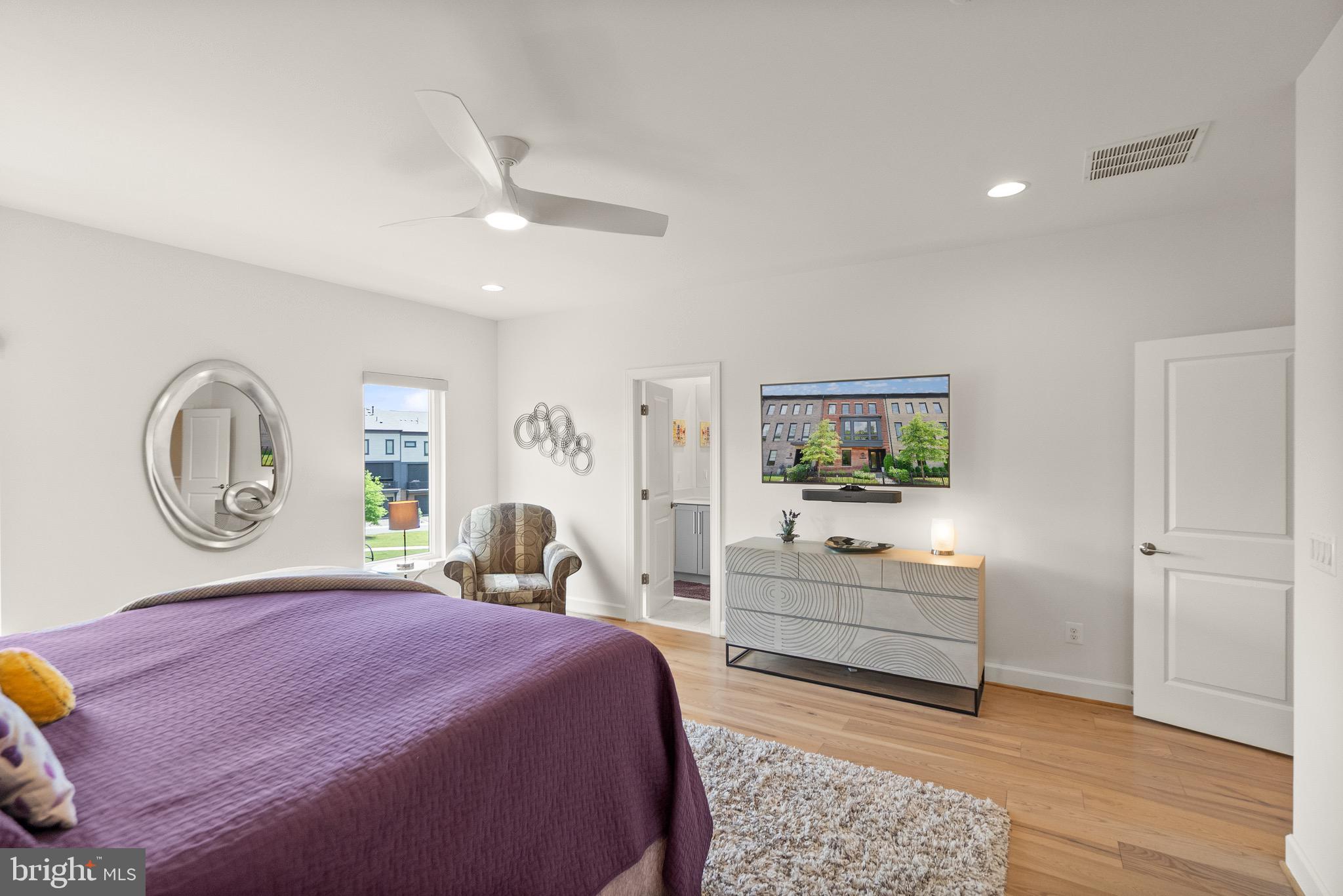 ONE LOUDOUN - Residential