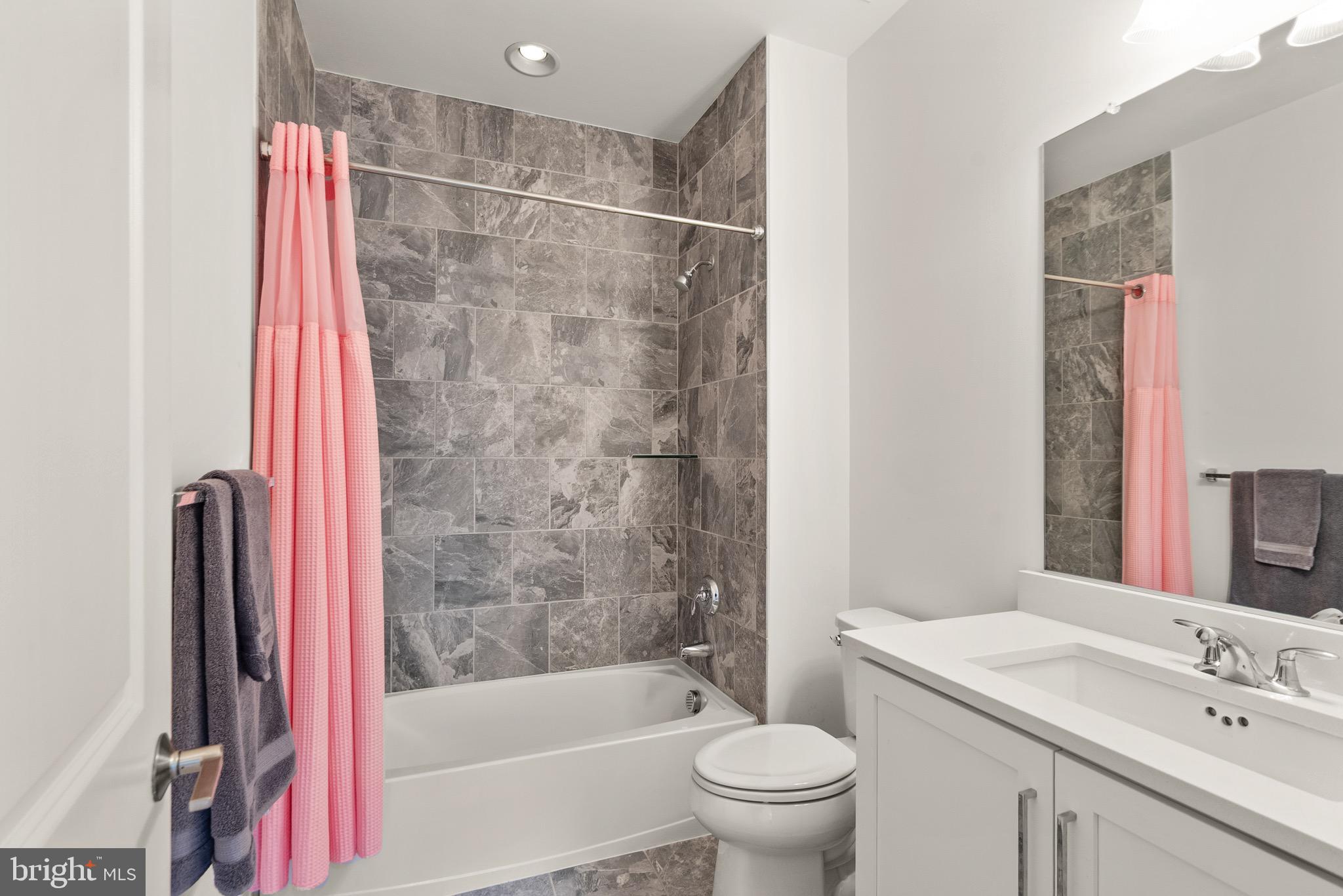 ONE LOUDOUN - Residential