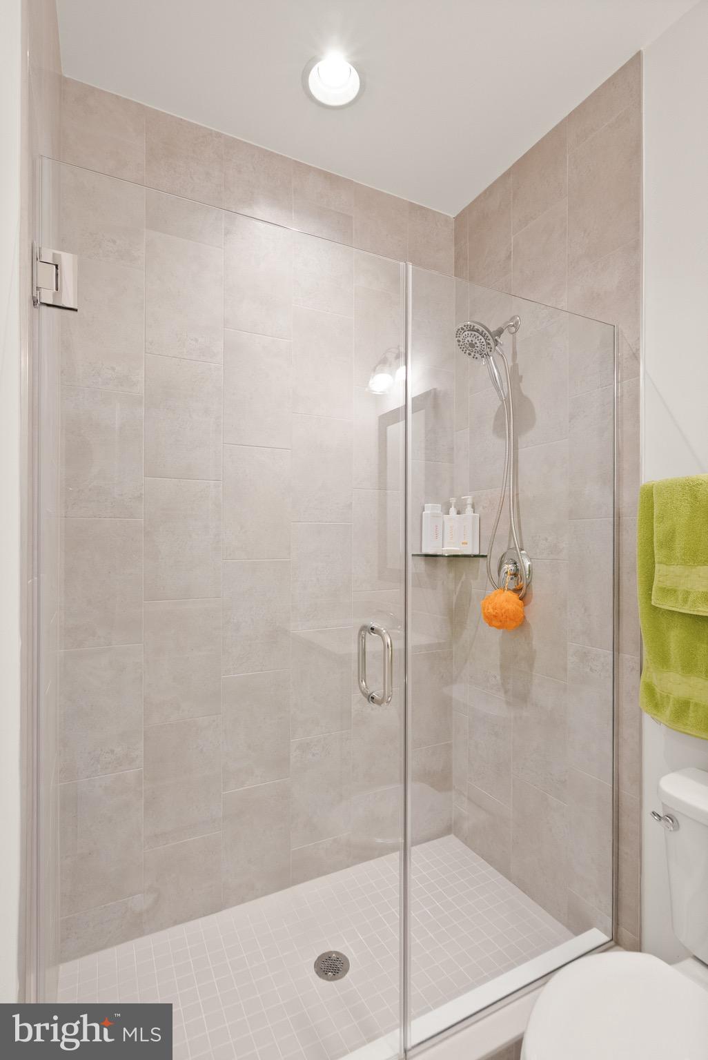 ONE LOUDOUN - Residential