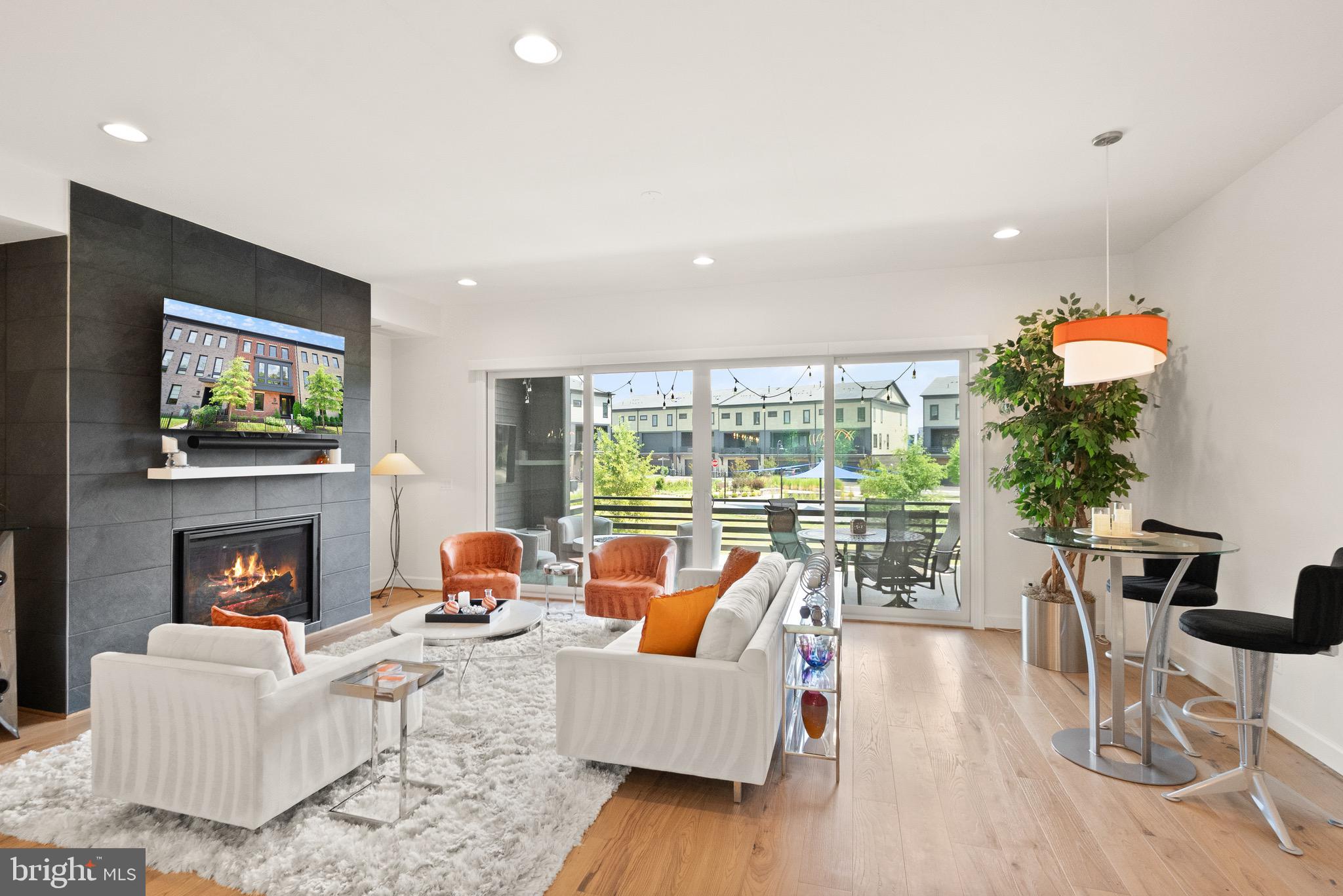 ONE LOUDOUN - Residential