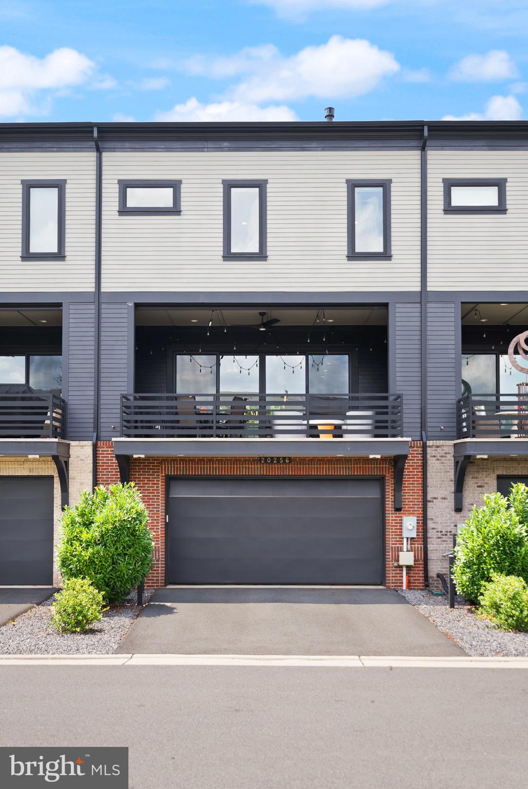 ONE LOUDOUN - Residential