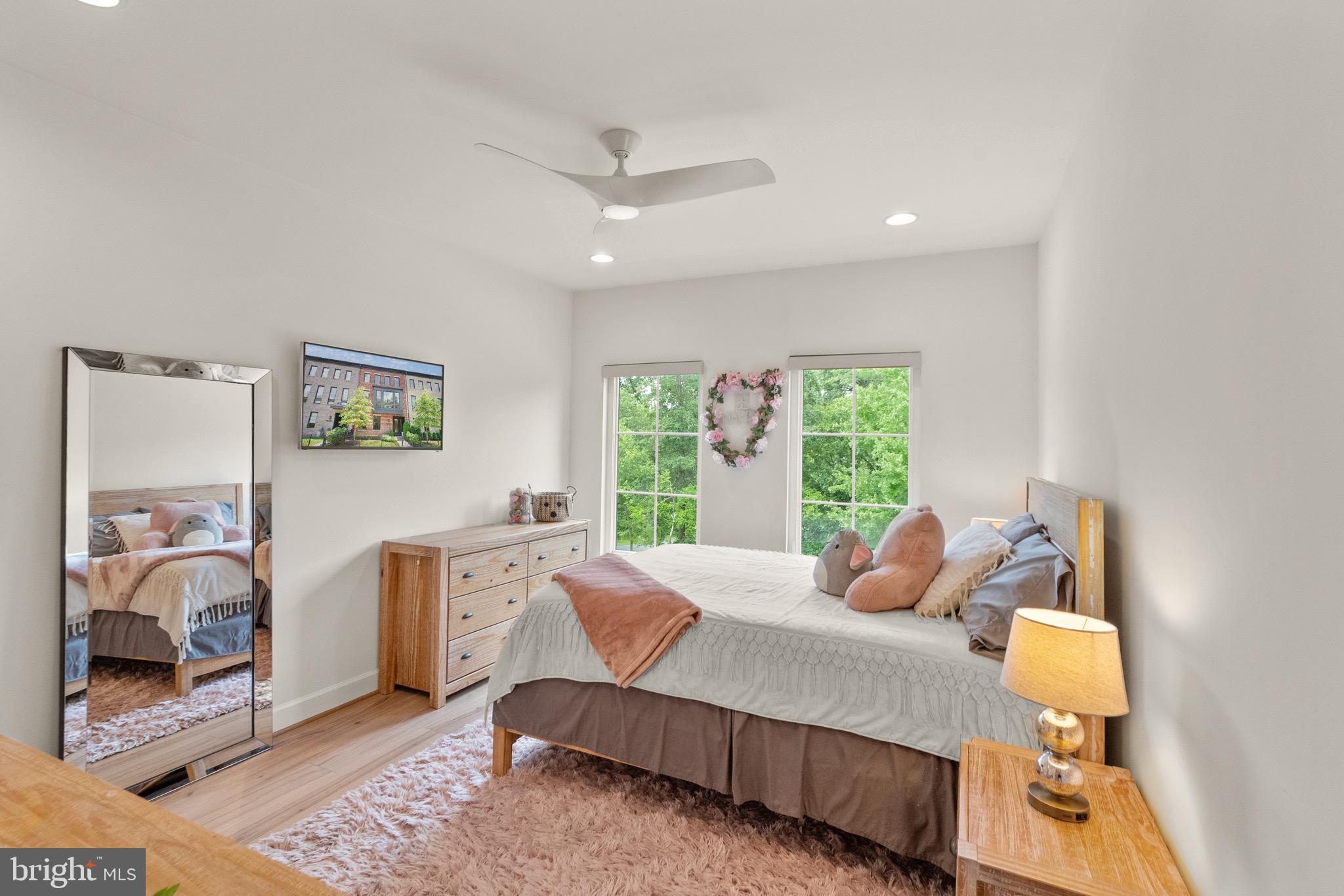 ONE LOUDOUN - Residential