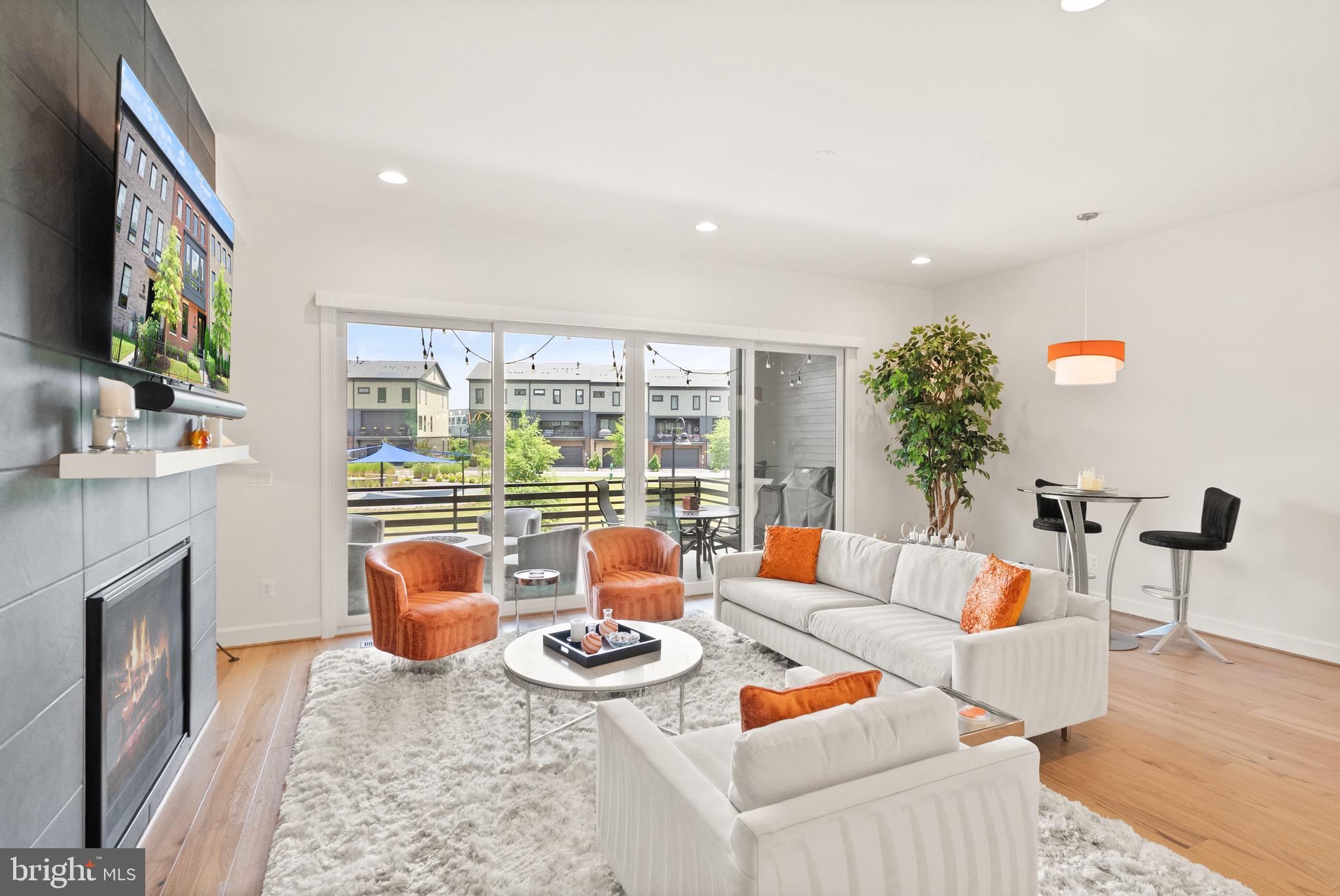 ONE LOUDOUN - Residential