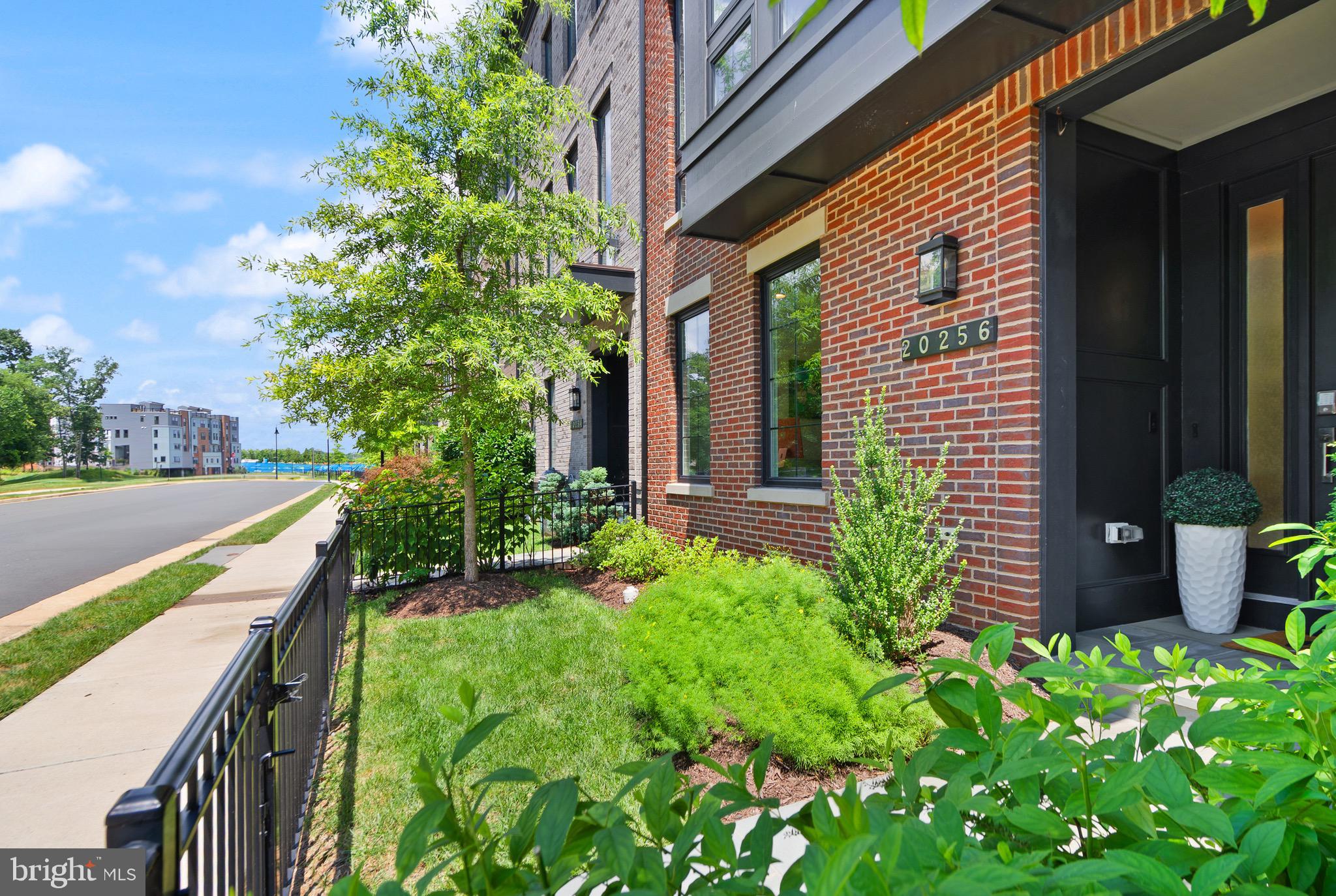 ONE LOUDOUN - Residential