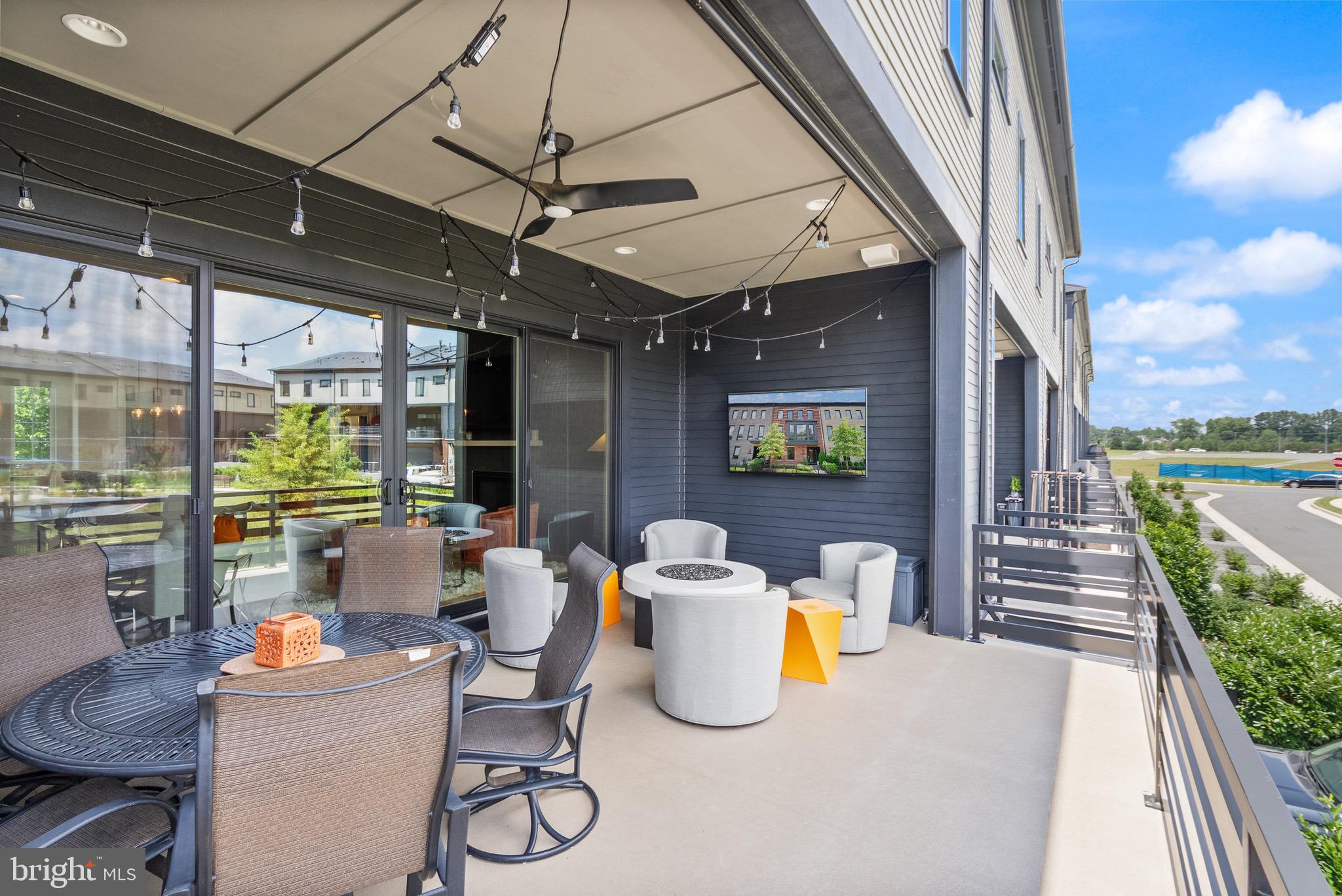 ONE LOUDOUN - Residential