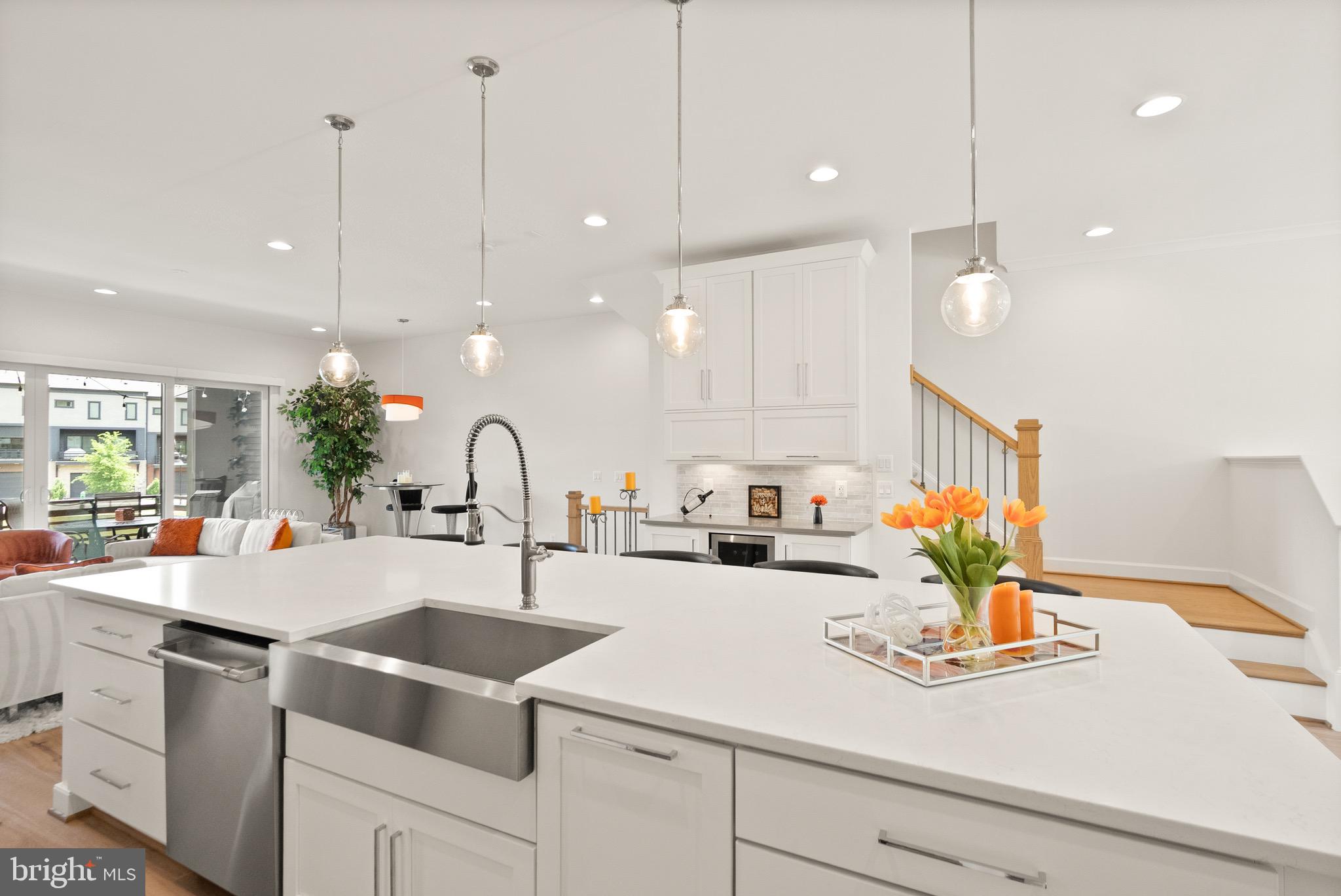 ONE LOUDOUN - Residential