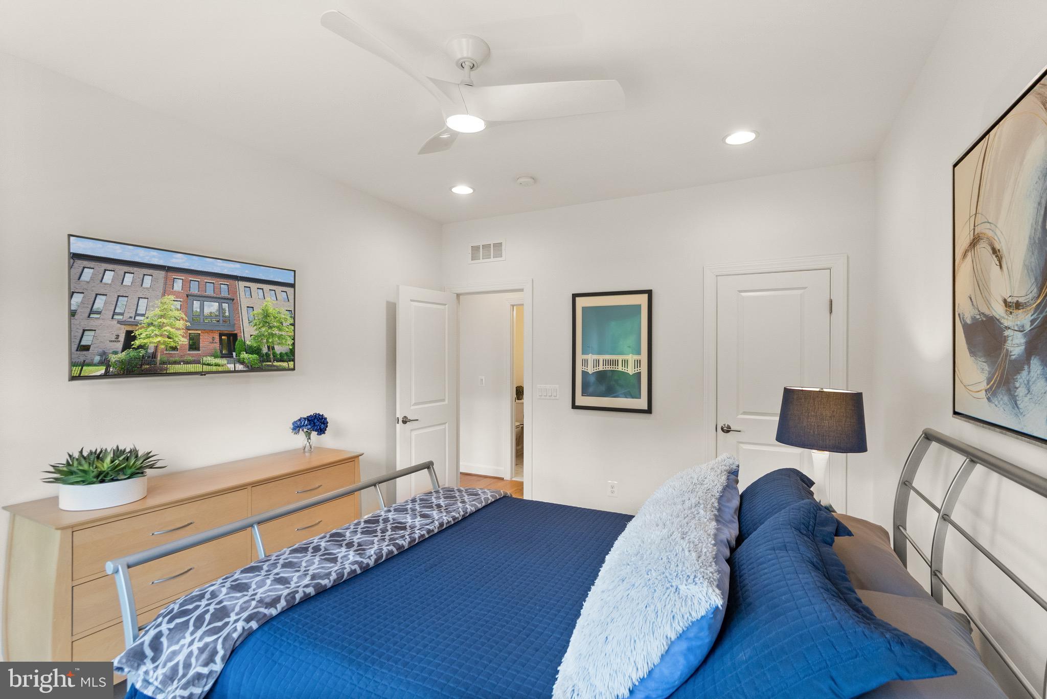 ONE LOUDOUN - Residential