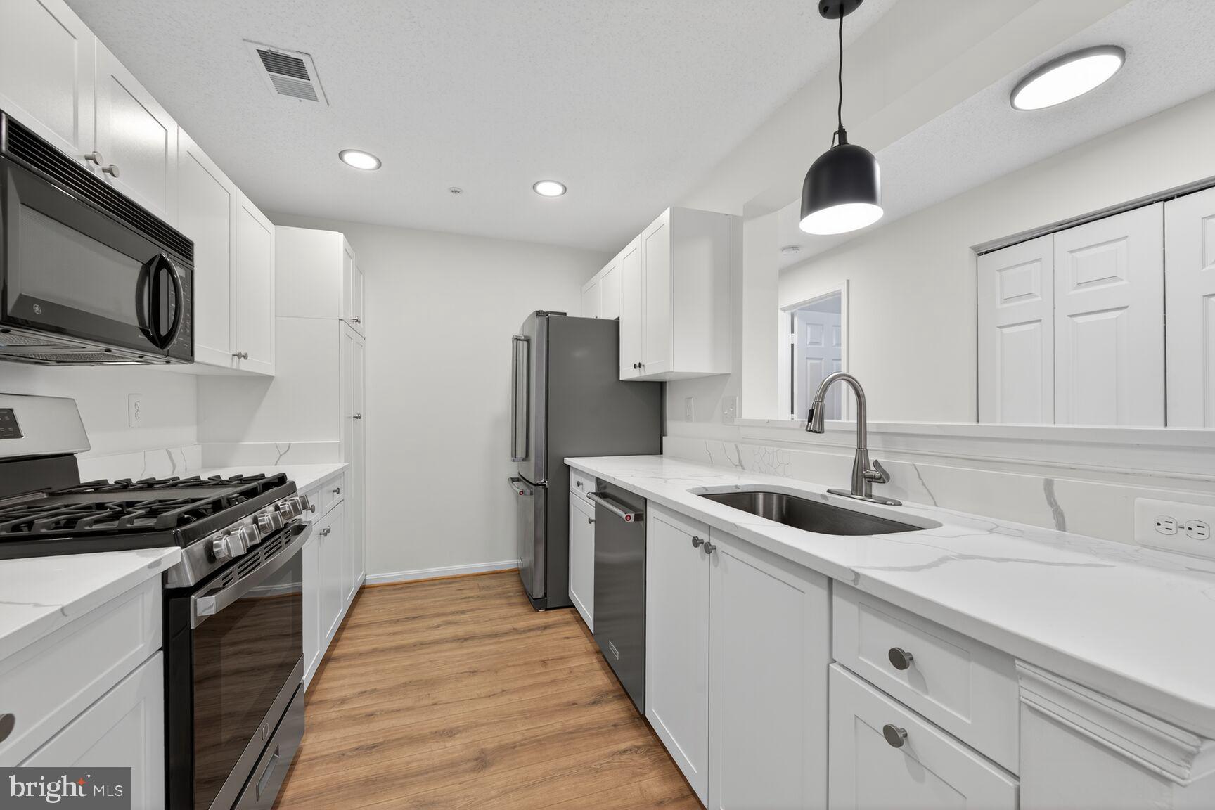 10018 VANDERBILT CIRCLE 5