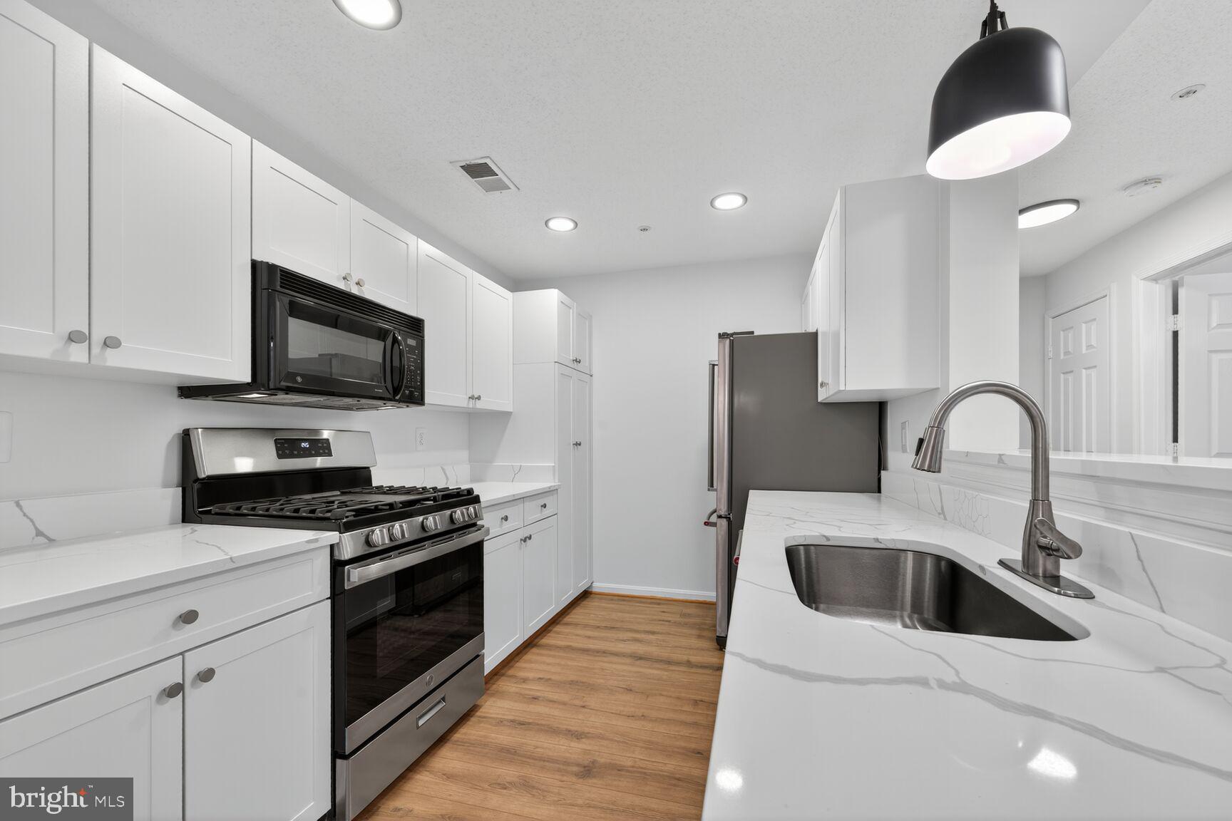 10018 VANDERBILT CIRCLE 5