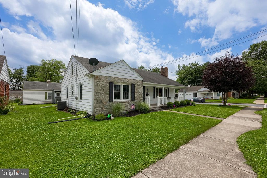 Photo of 333 W Ferdinand Street, MANHEIM, PA 17545 (MLS # PALA2071366)