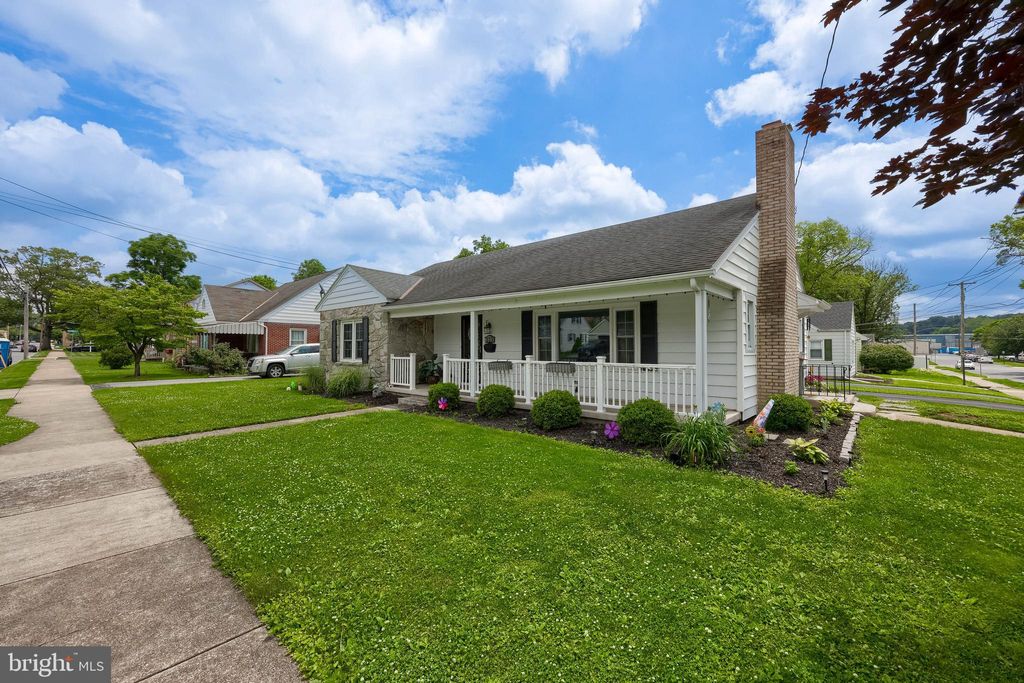 Photo of 333 W Ferdinand Street, MANHEIM, PA 17545 (MLS # PALA2071366)