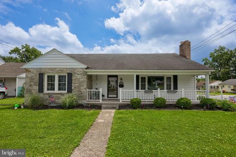 Photo of 333 W Ferdinand Street, MANHEIM, PA 17545 (MLS # PALA2071366)