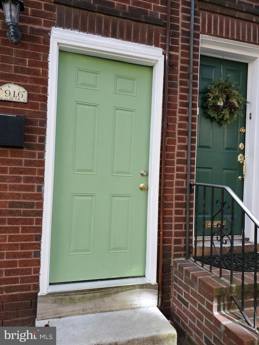 Location Location Location!! Move Right in to this lovely finished Second Floor Unit,  featuring Two bedroom, one bath.  In unit laundry.  Deck off back! 
Lots of natural light.  Renovated kitchen with new flooring and new refrigerator.  Updated bath with new vanity.  Very Nice hardwood floors. Newer carpets in bedrooms.  Steps away from Italian Market.  Genos and Pats around the corner.  Ample on street parking.  Public transportation close by.  Easy walk to grocery stores, restaurants, gym and parks.  Short walk or quick car ride to Center City.  A must see!
*Pets with a pet deposit will be considered! 
** $250.00 Credit Incentive to tenant with an acceptable application by November 1, 2024!!