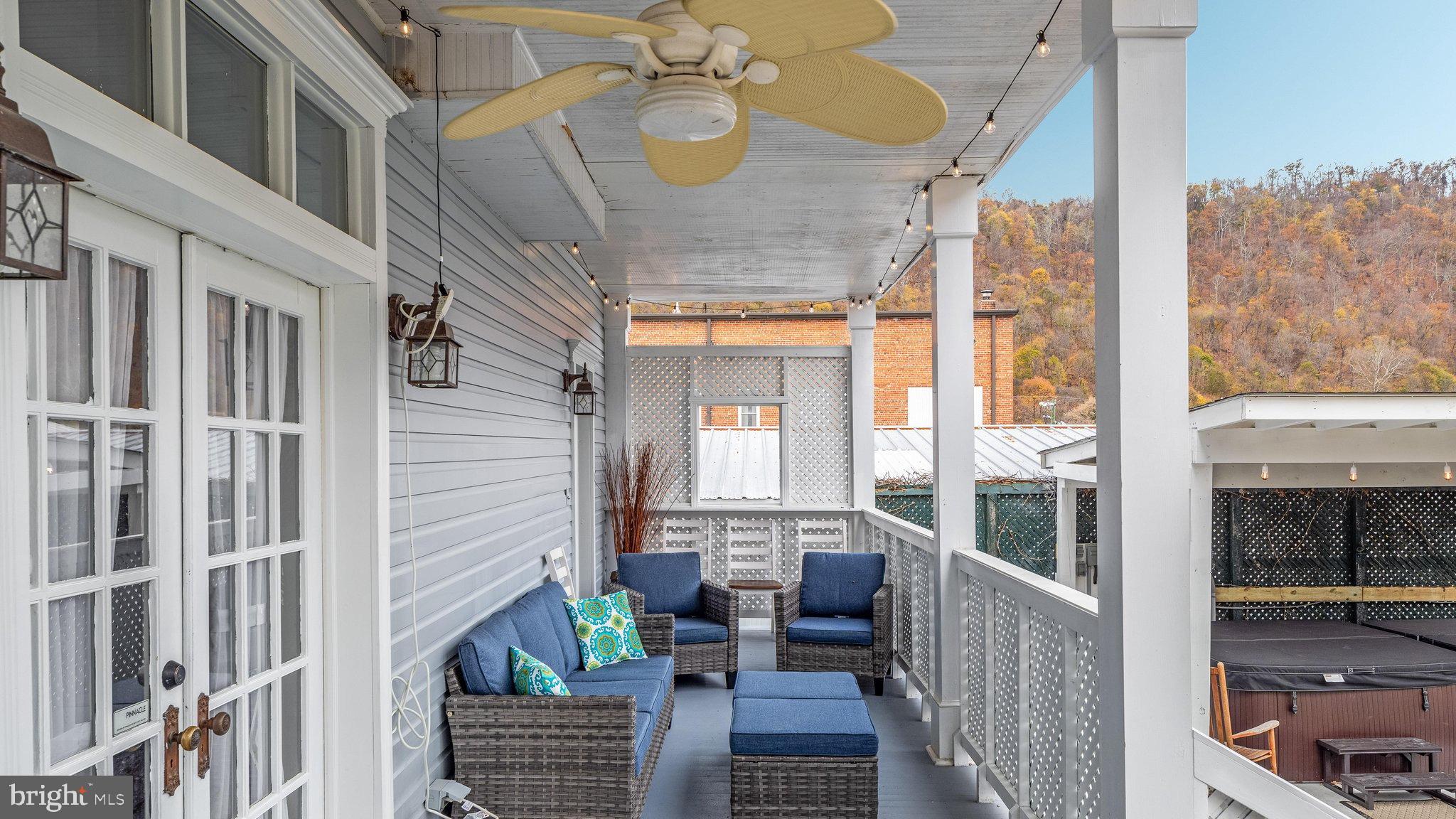 151 E FAIRFAX STREET