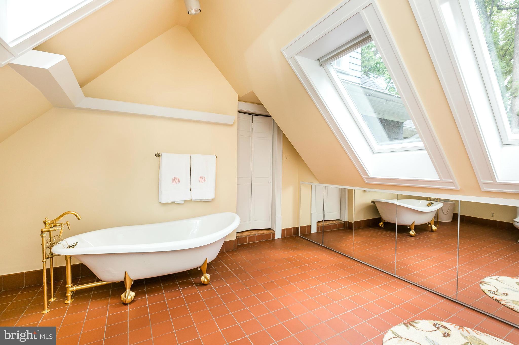 ROLAND PARK - Residential