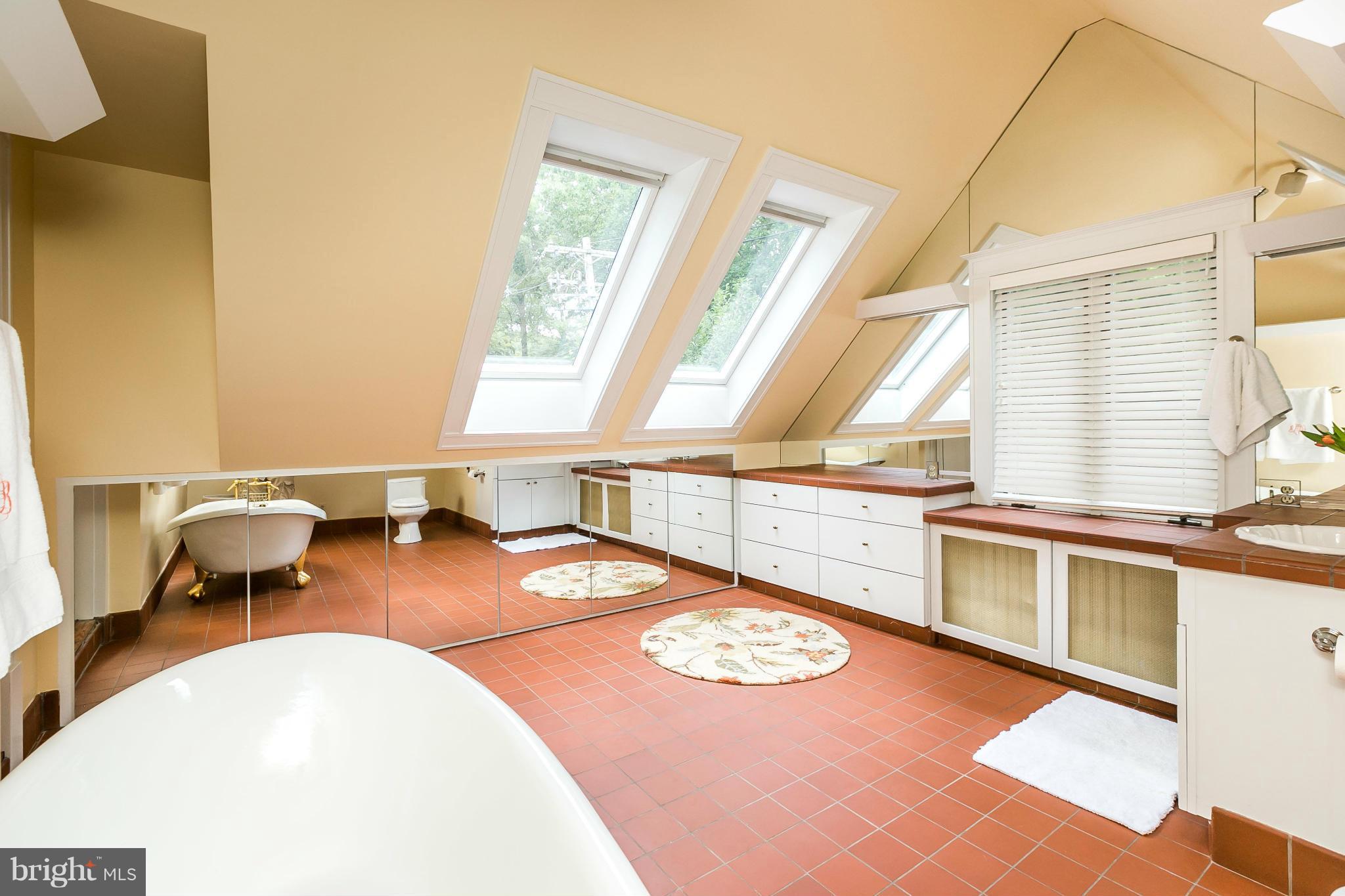 ROLAND PARK - Residential