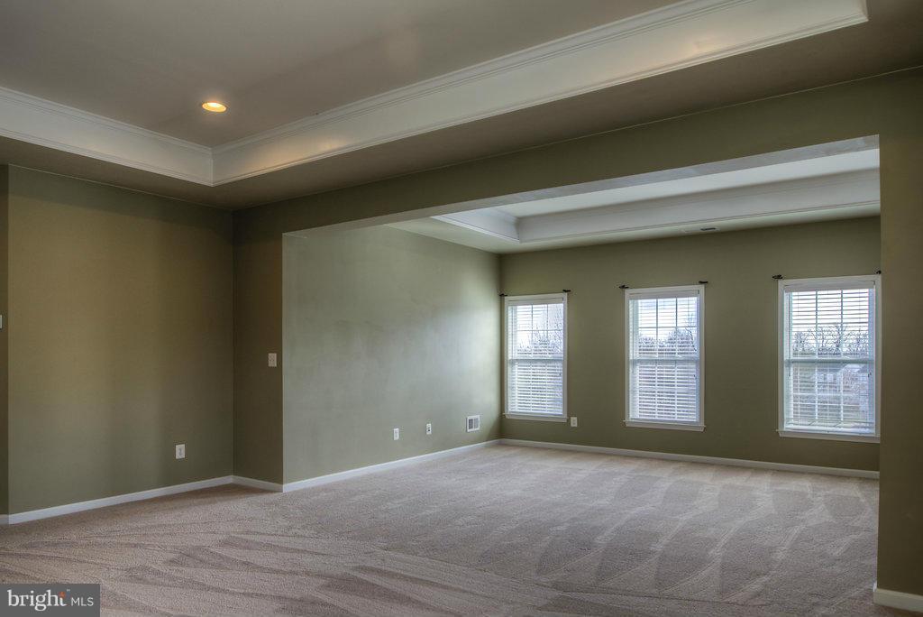 SIGNATURE AT BROADLANDS - Residential