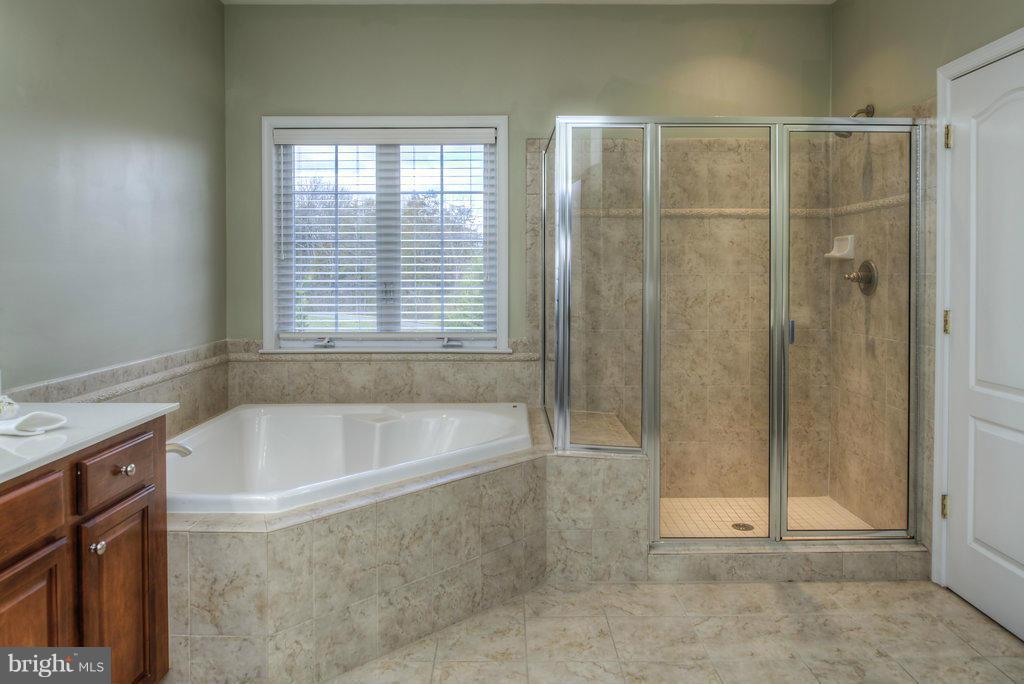 SIGNATURE AT BROADLANDS - Residential