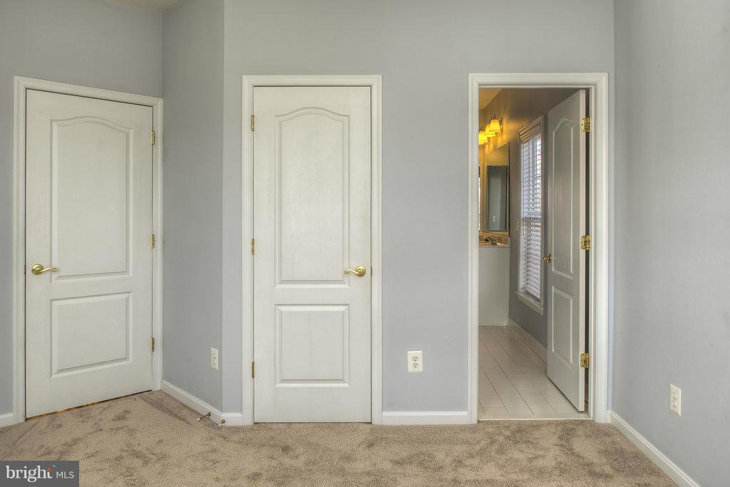 SIGNATURE AT BROADLANDS - Residential