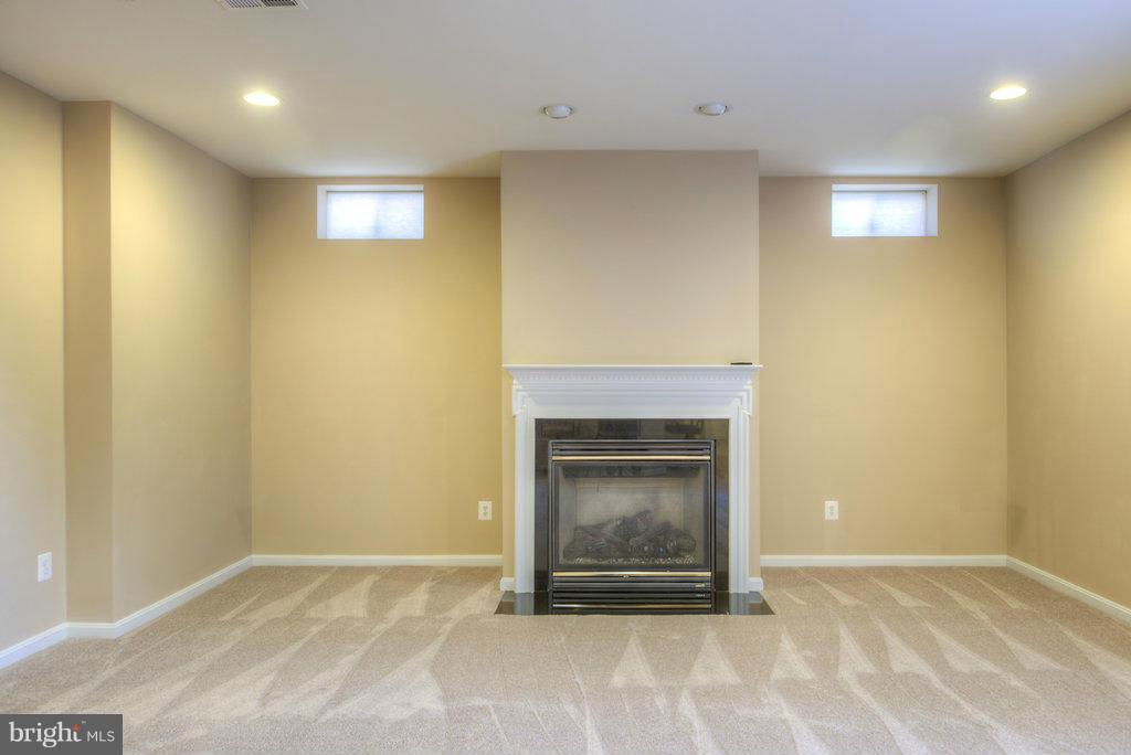 SIGNATURE AT BROADLANDS - Residential