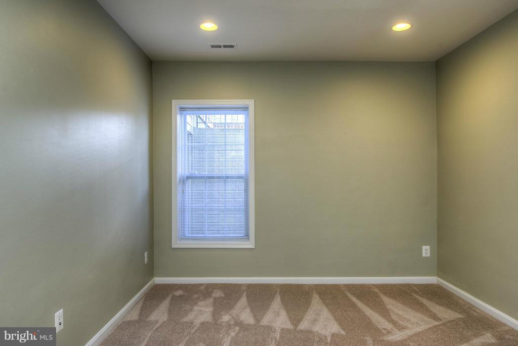 SIGNATURE AT BROADLANDS - Residential