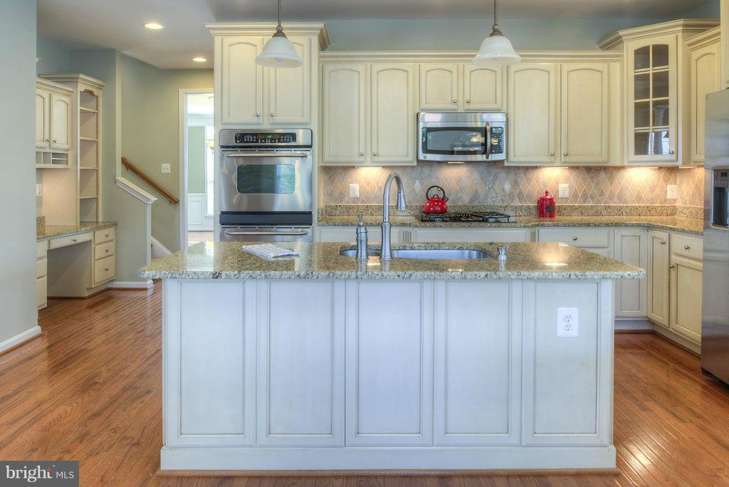 SIGNATURE AT BROADLANDS - Residential