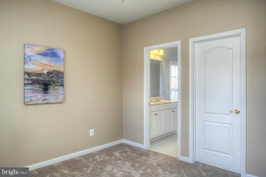 SIGNATURE AT BROADLANDS - Residential