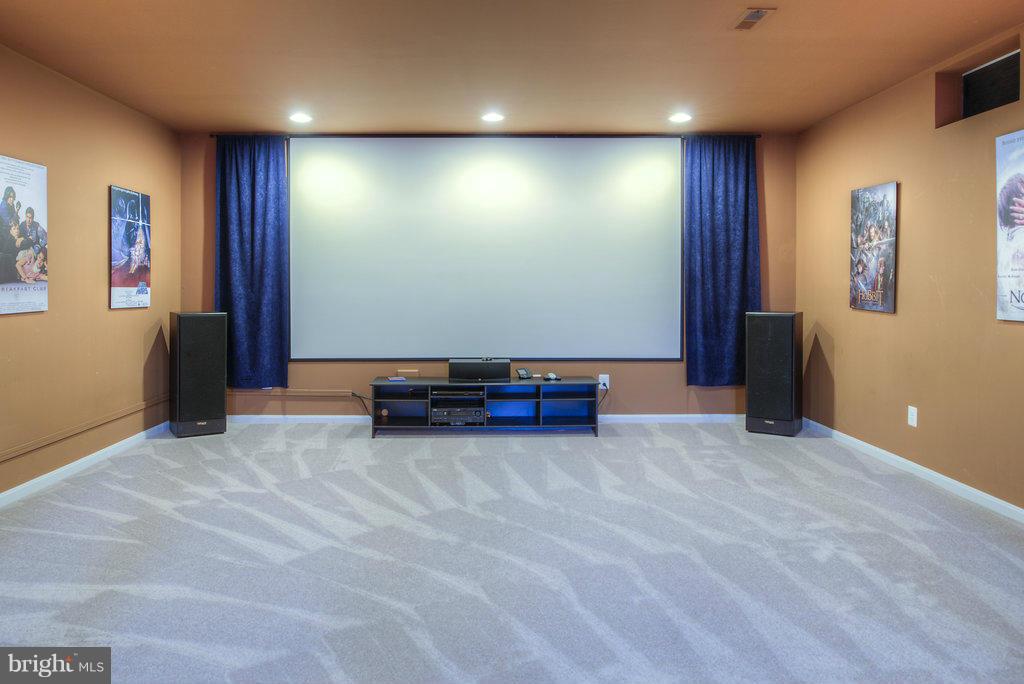 SIGNATURE AT BROADLANDS - Residential