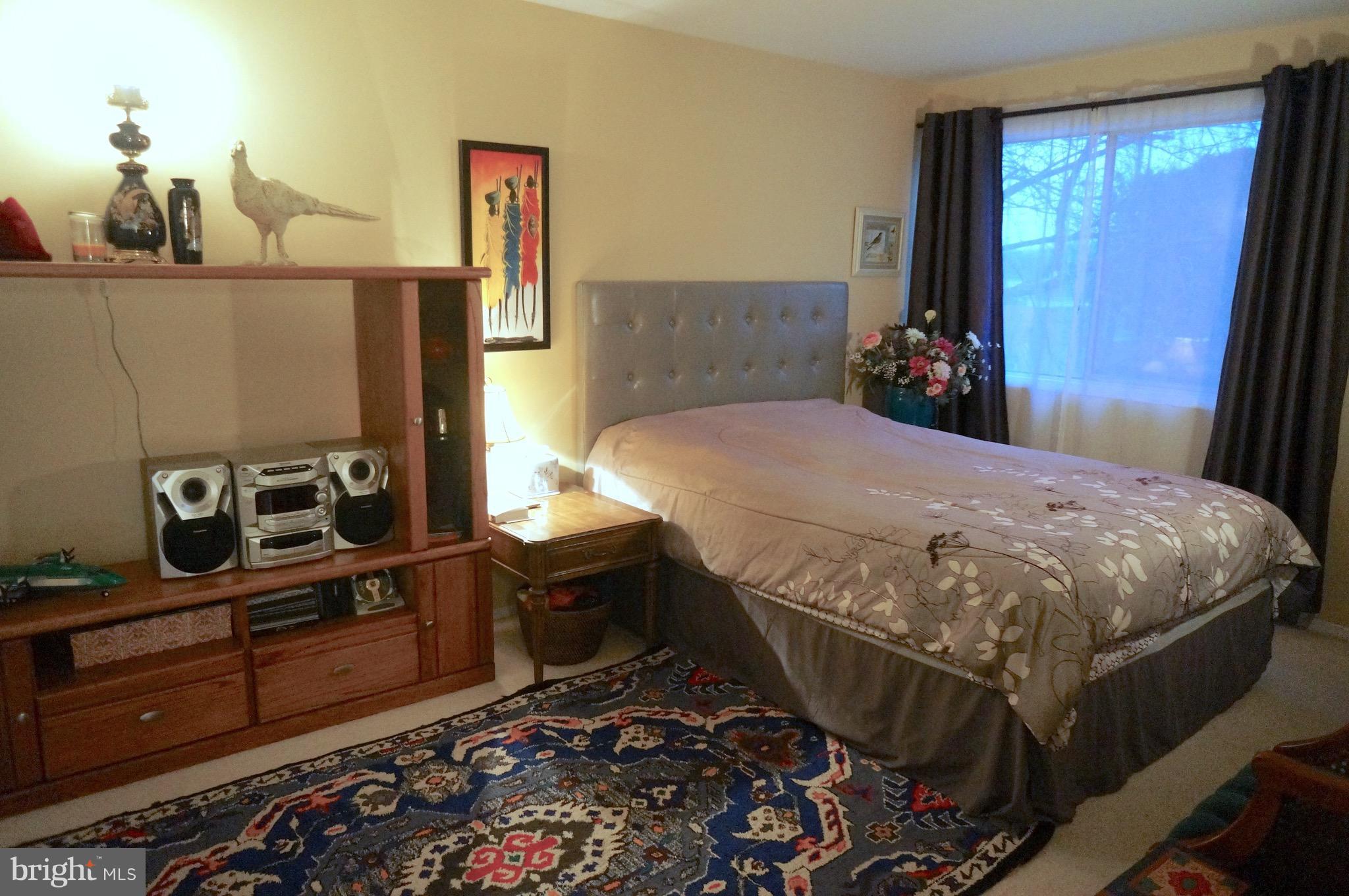 FALLS PLAZA - Residential