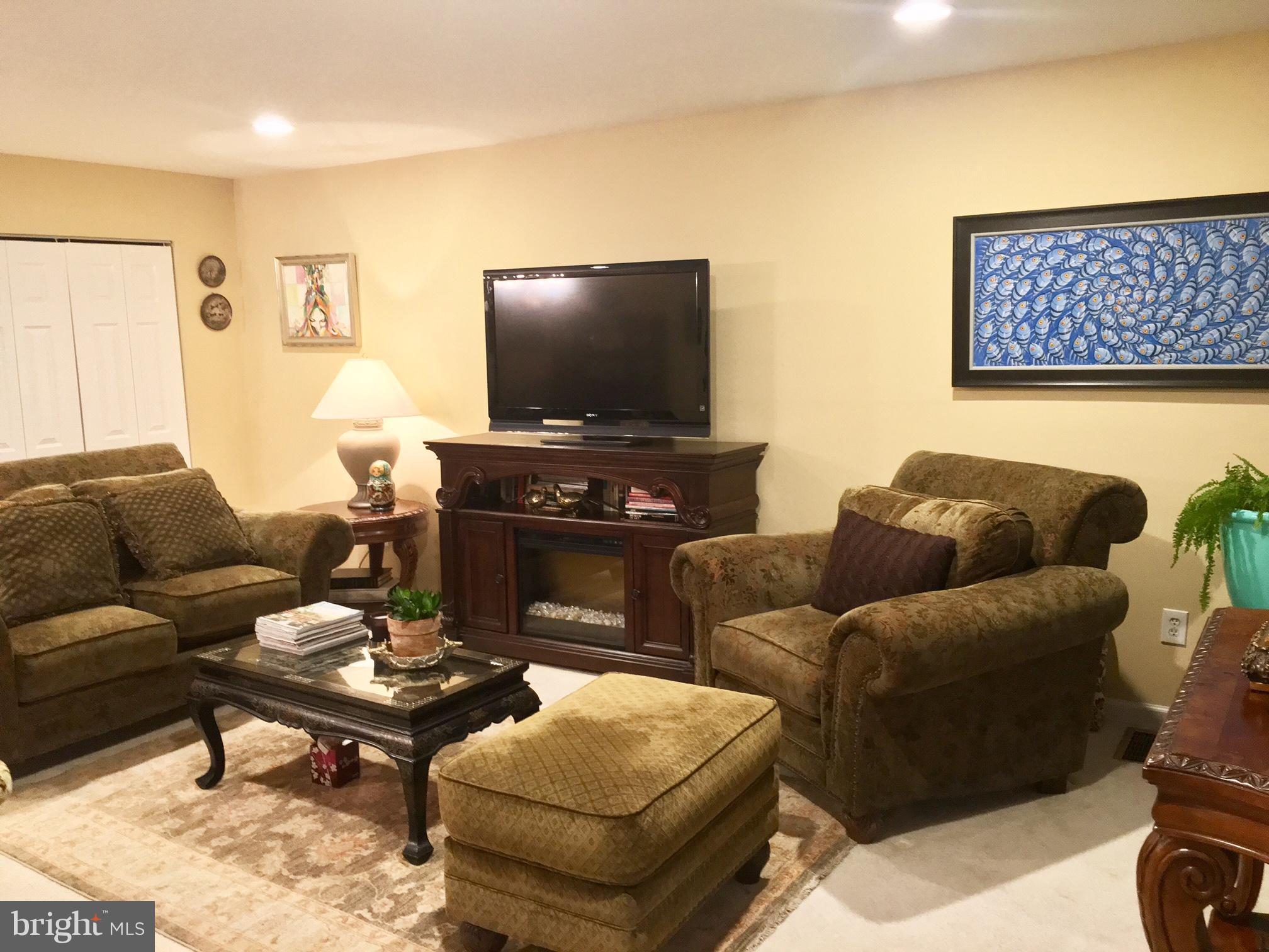 FALLS PLAZA - Residential