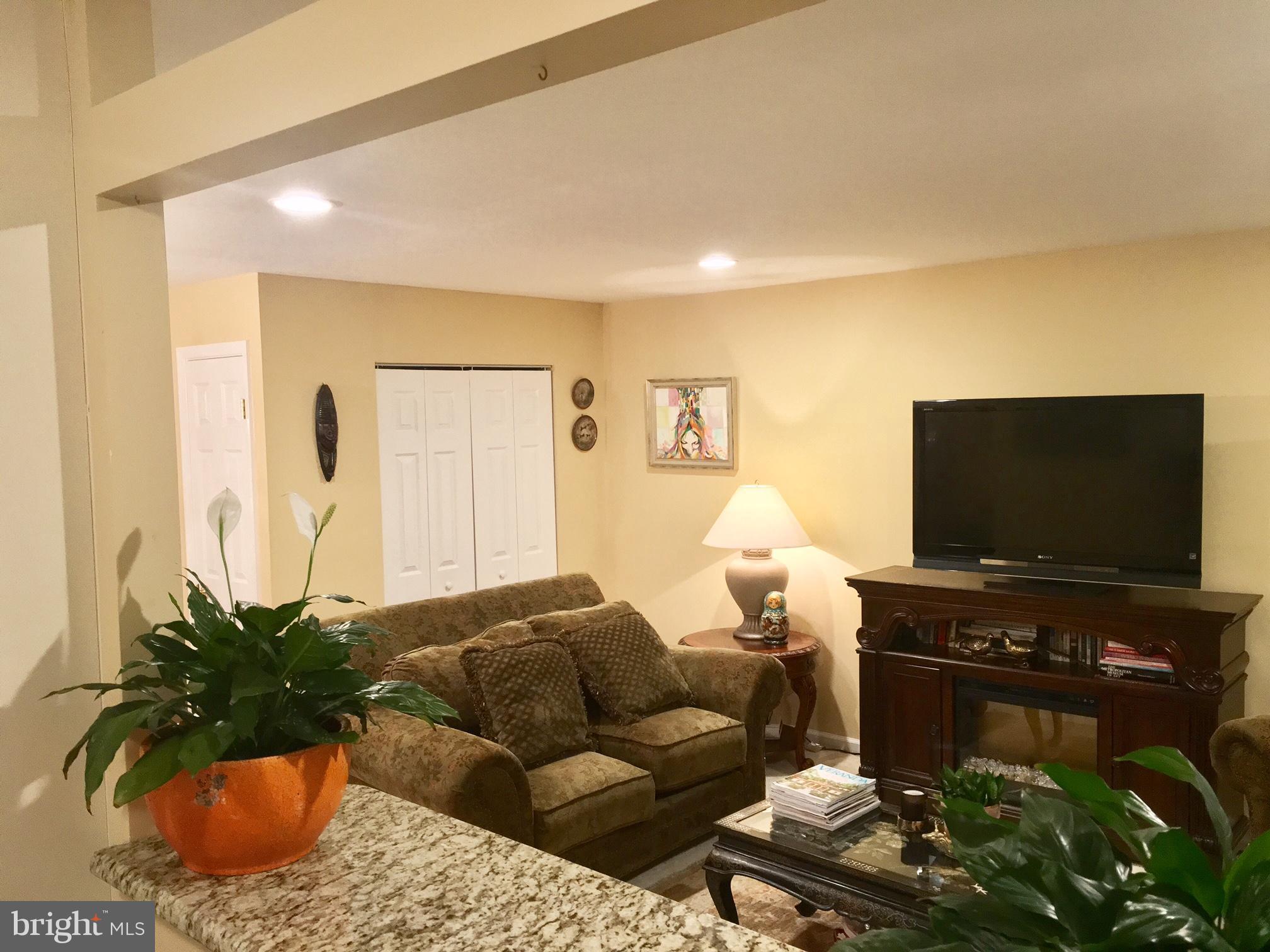 FALLS PLAZA - Residential