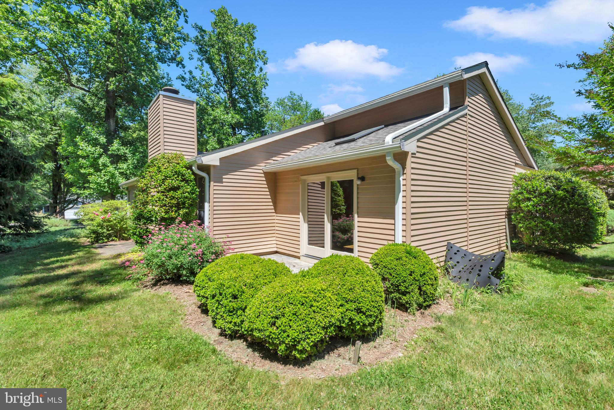 852 WOODMONT ROAD