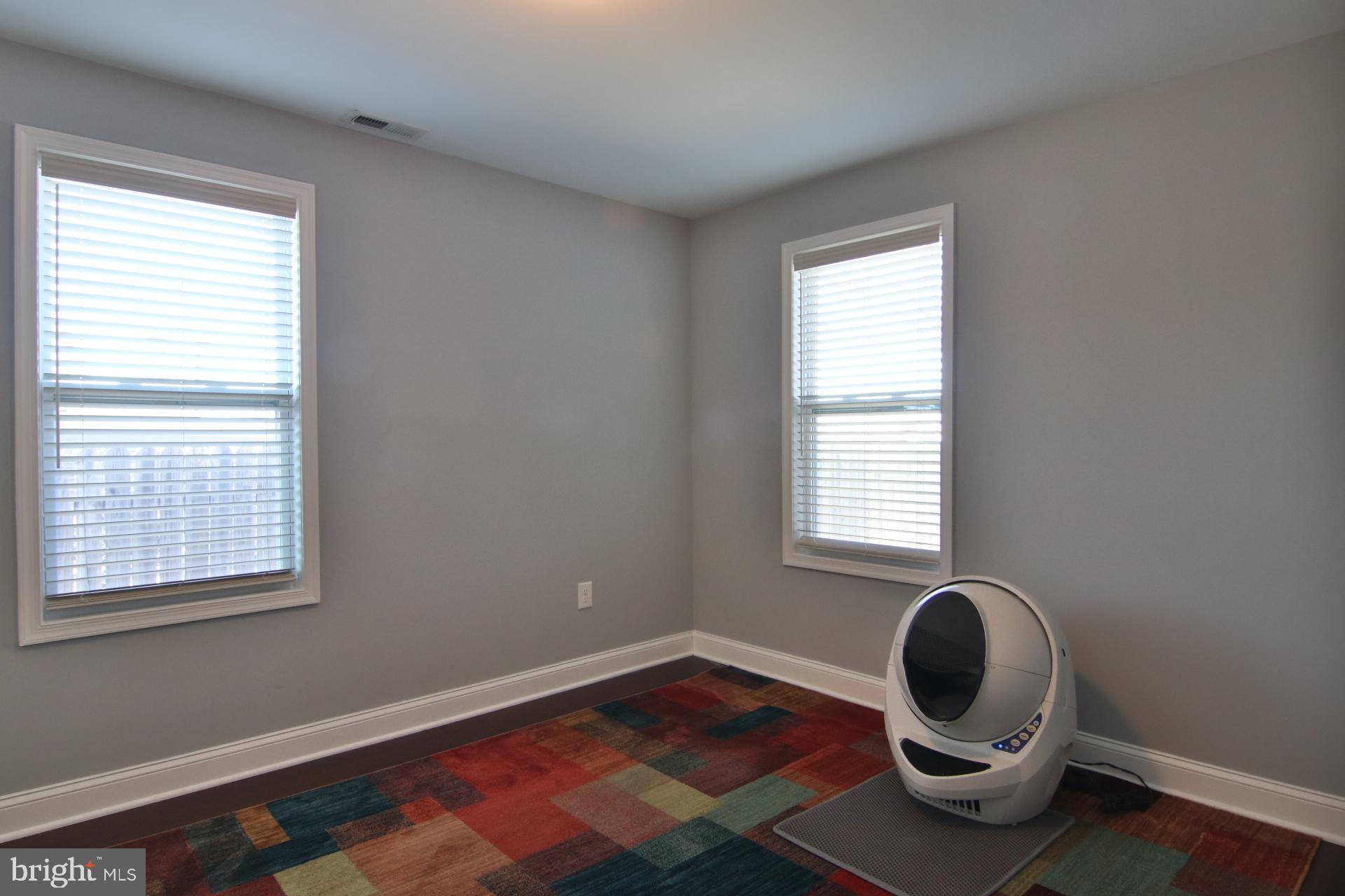 WOODLAND BEACH - Residential