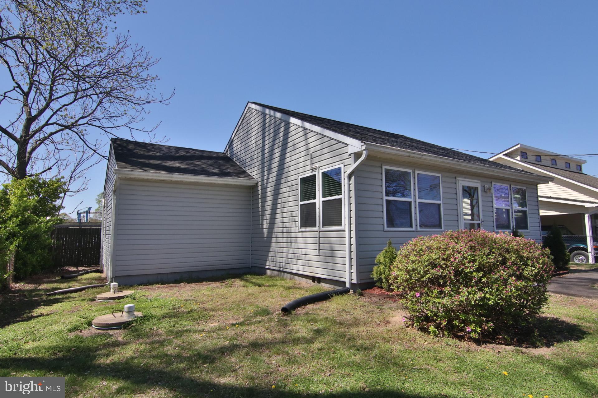 WOODLAND BEACH - Residential