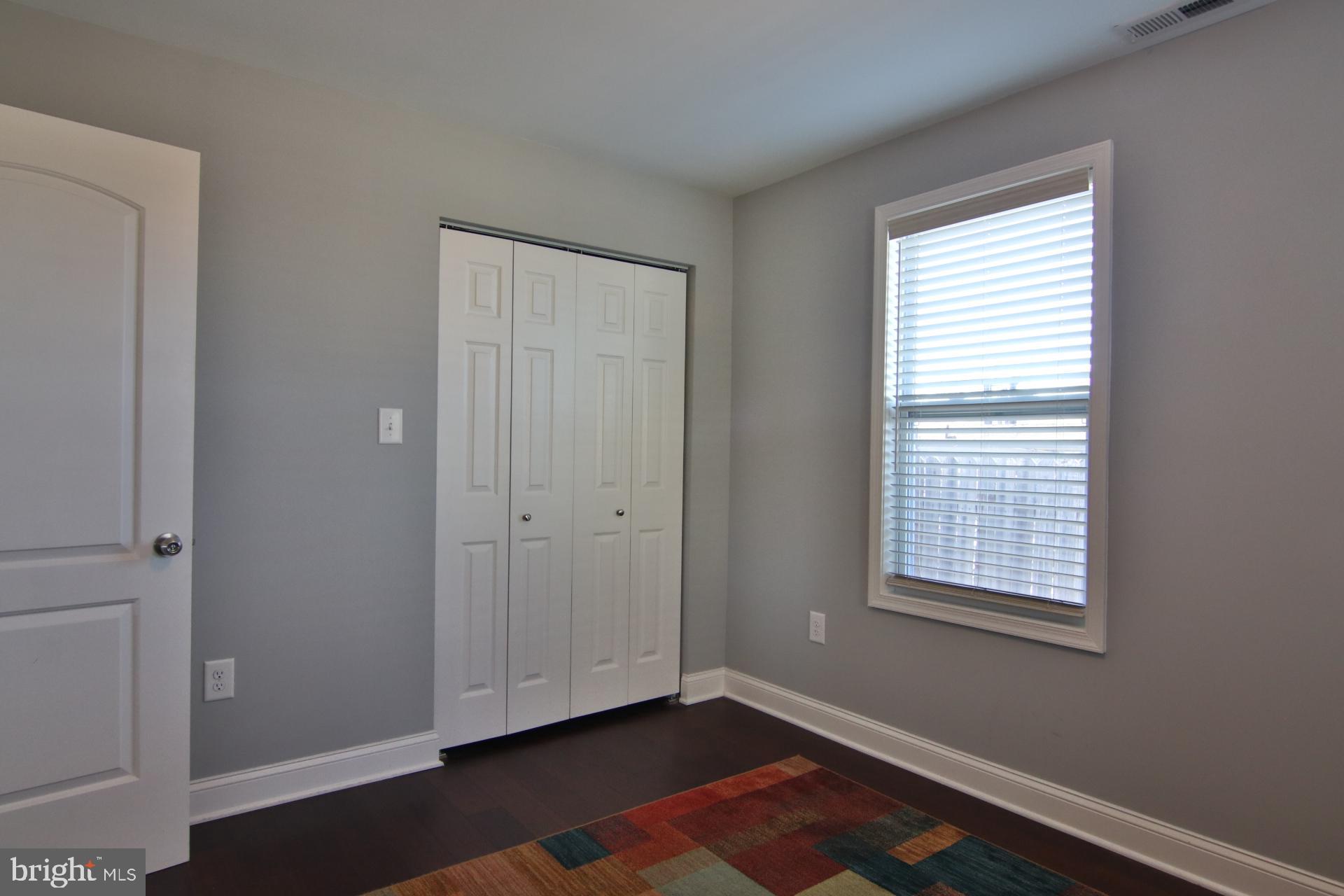 WOODLAND BEACH - Residential