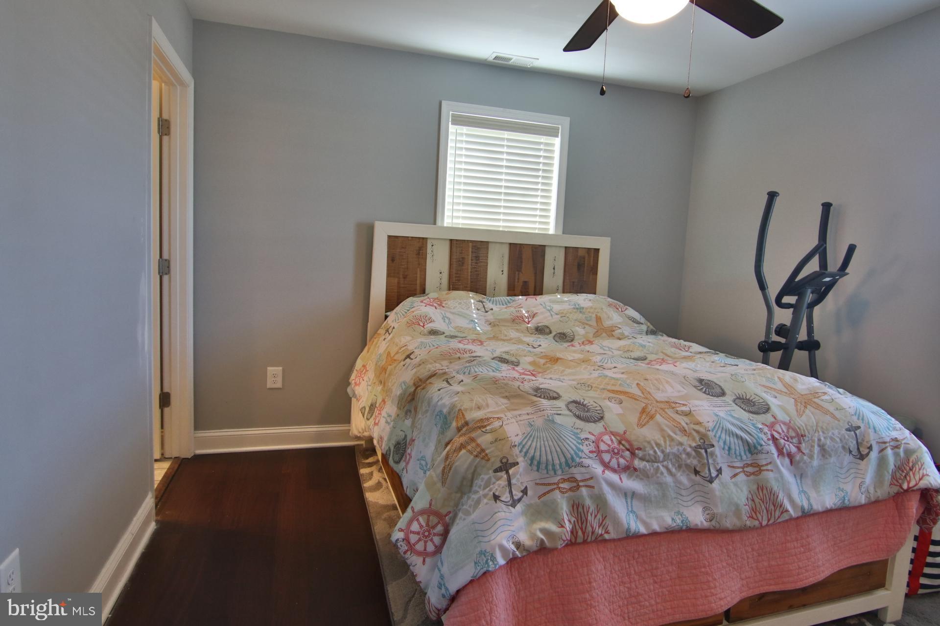 WOODLAND BEACH - Residential