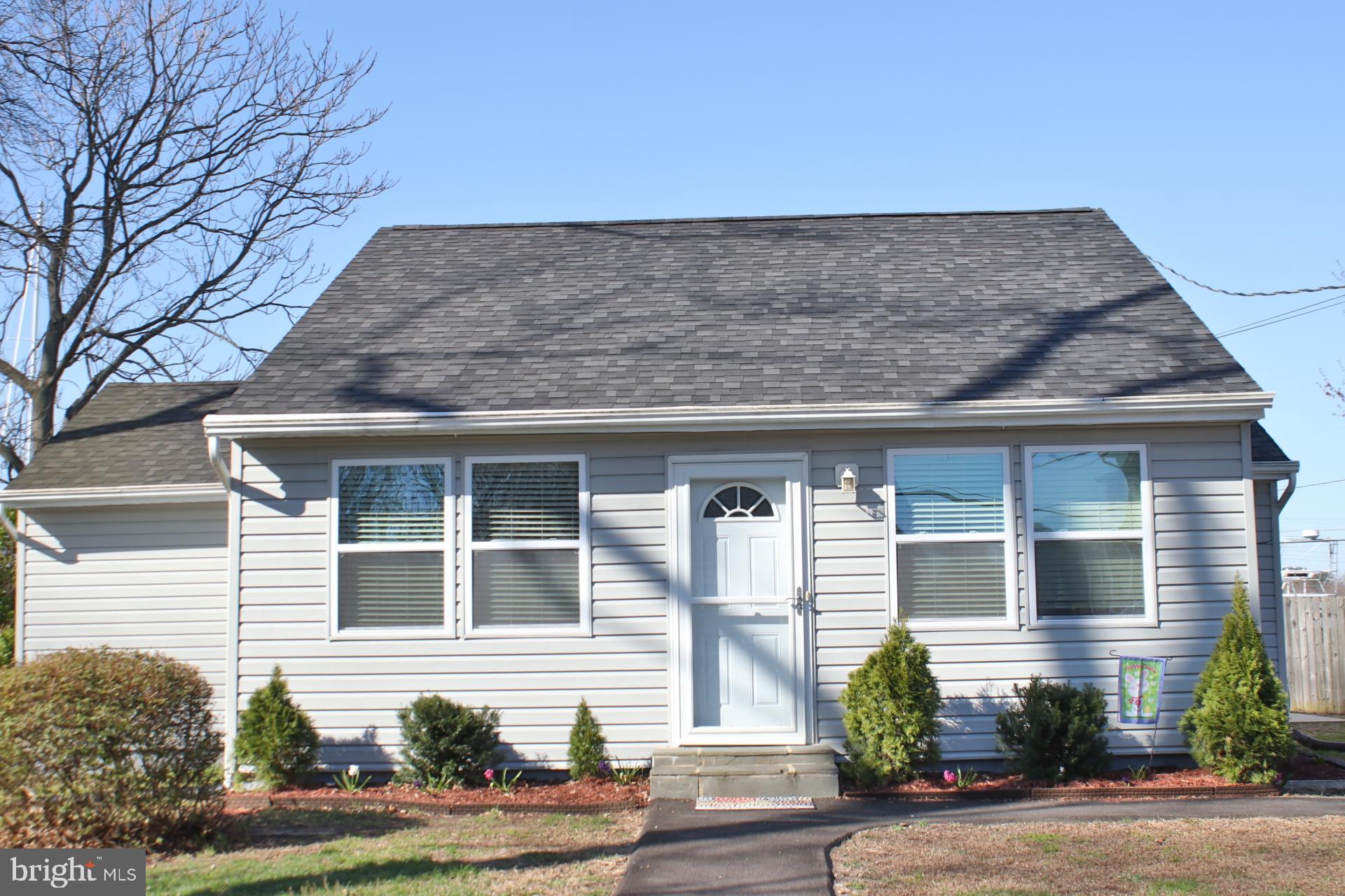 WOODLAND BEACH - Residential