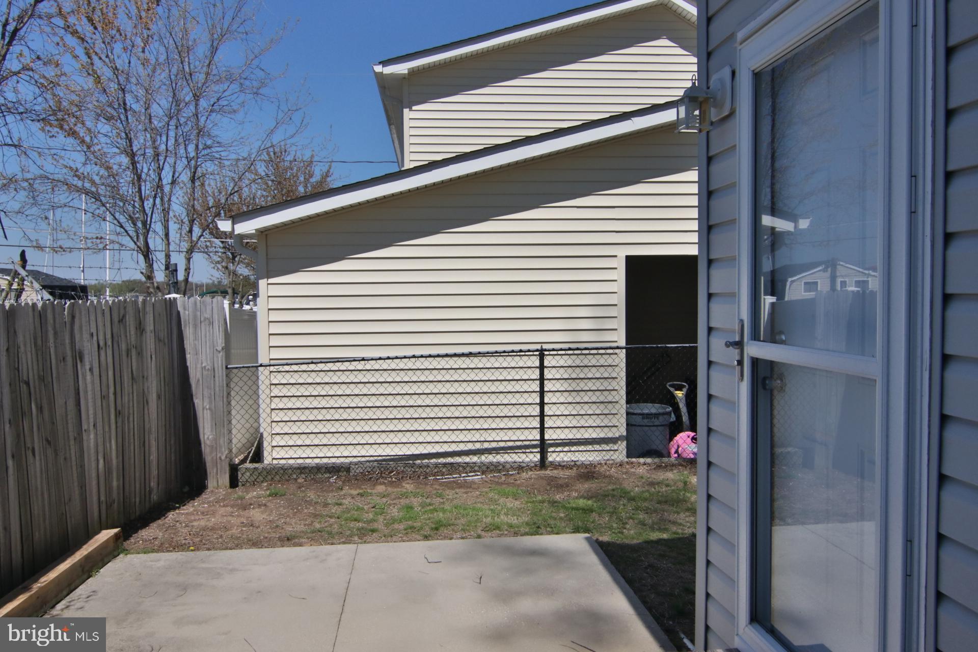 WOODLAND BEACH - Residential