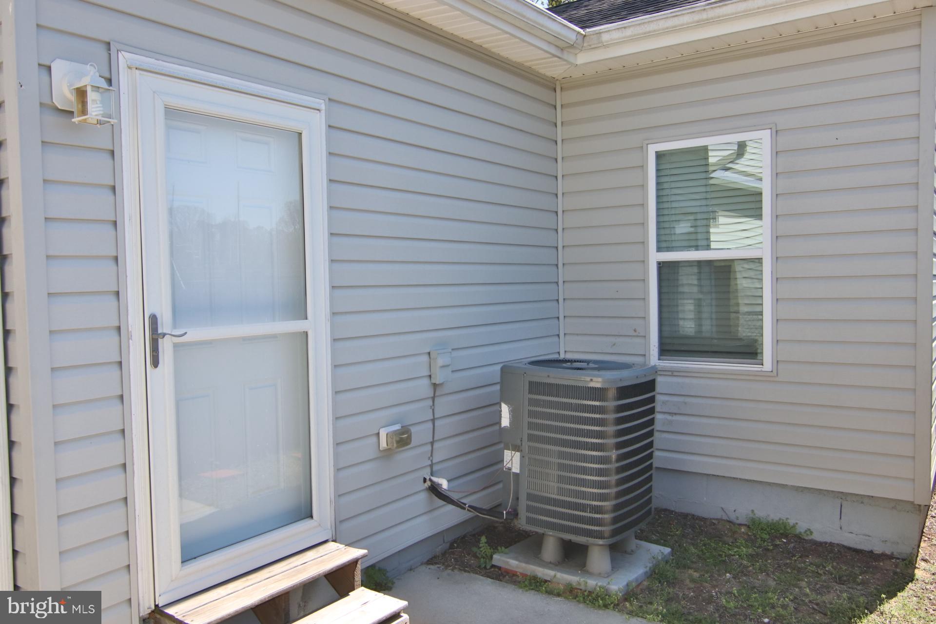 WOODLAND BEACH - Residential